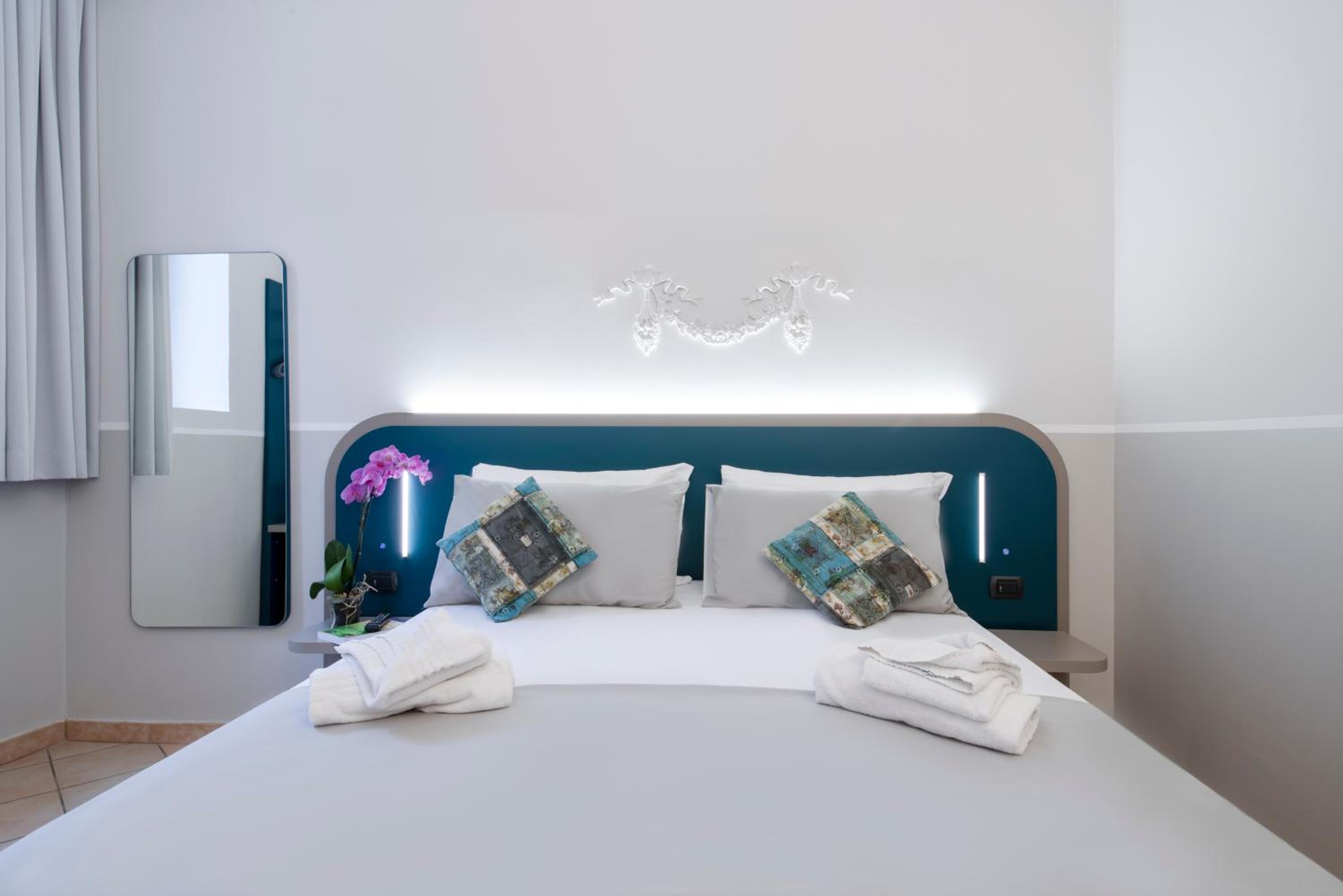 Double or Twin Room thumbnail 5