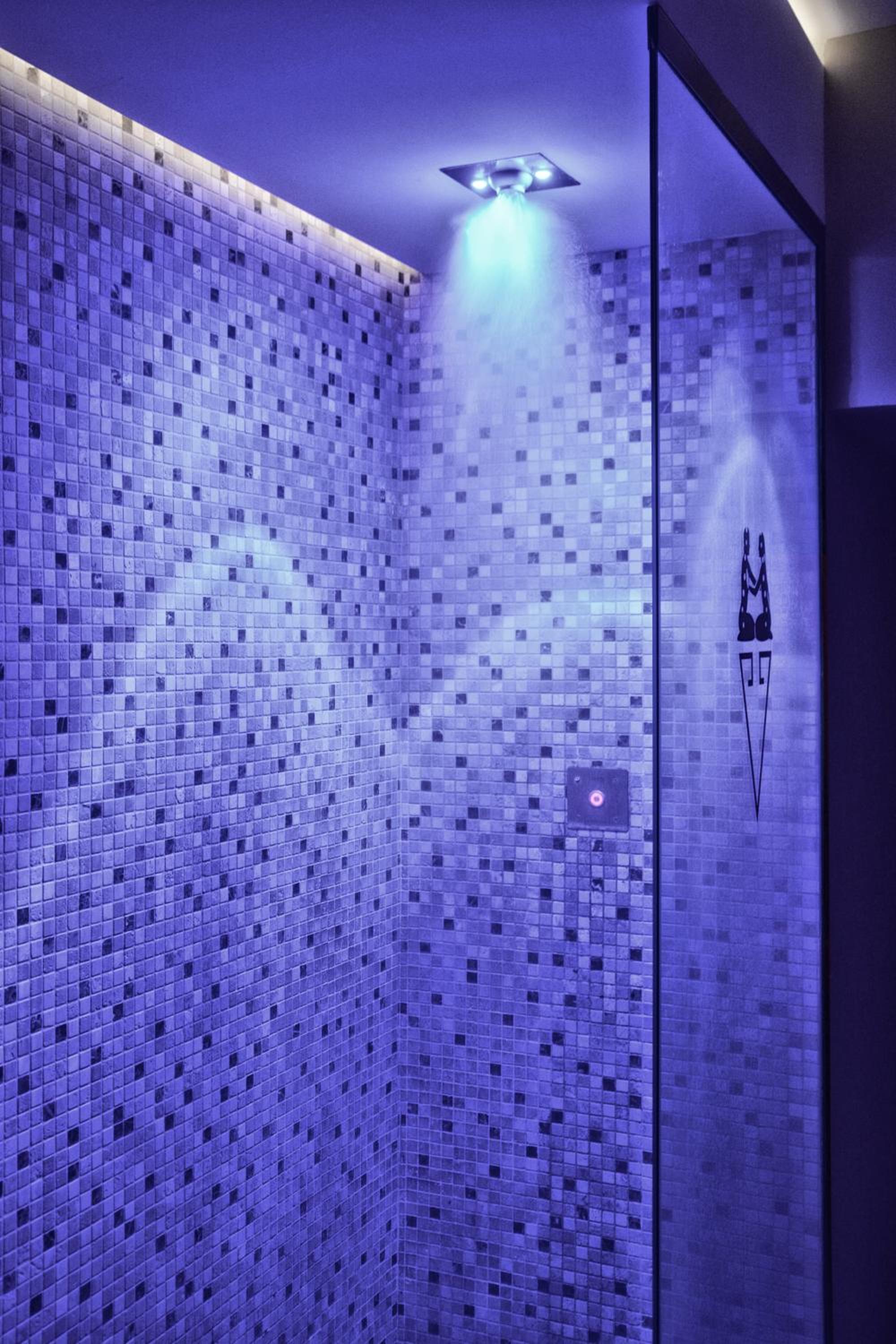 Executive Triple Room with Spa Access photo 2