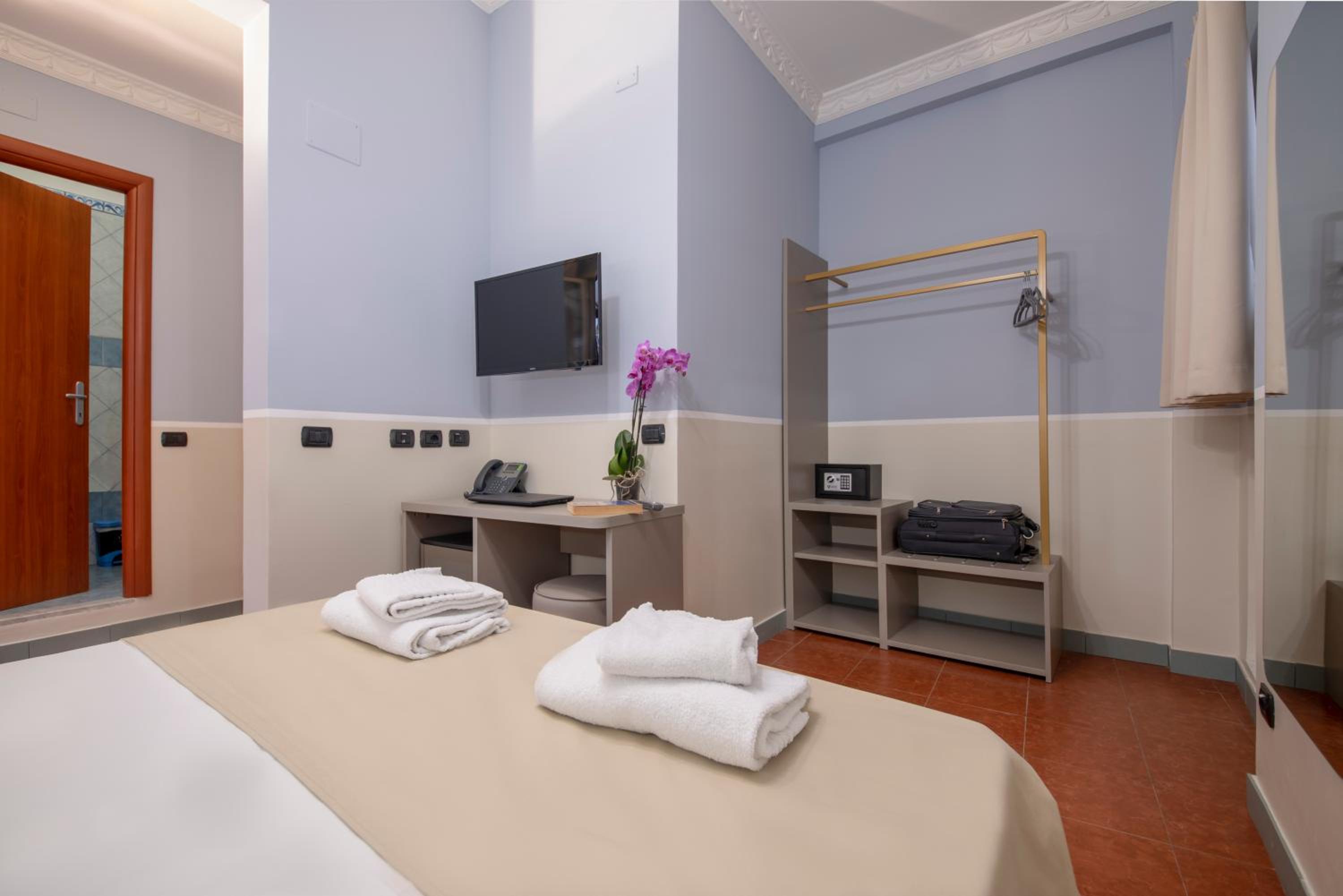 Superior Double Room with Terrace thumbnail 5