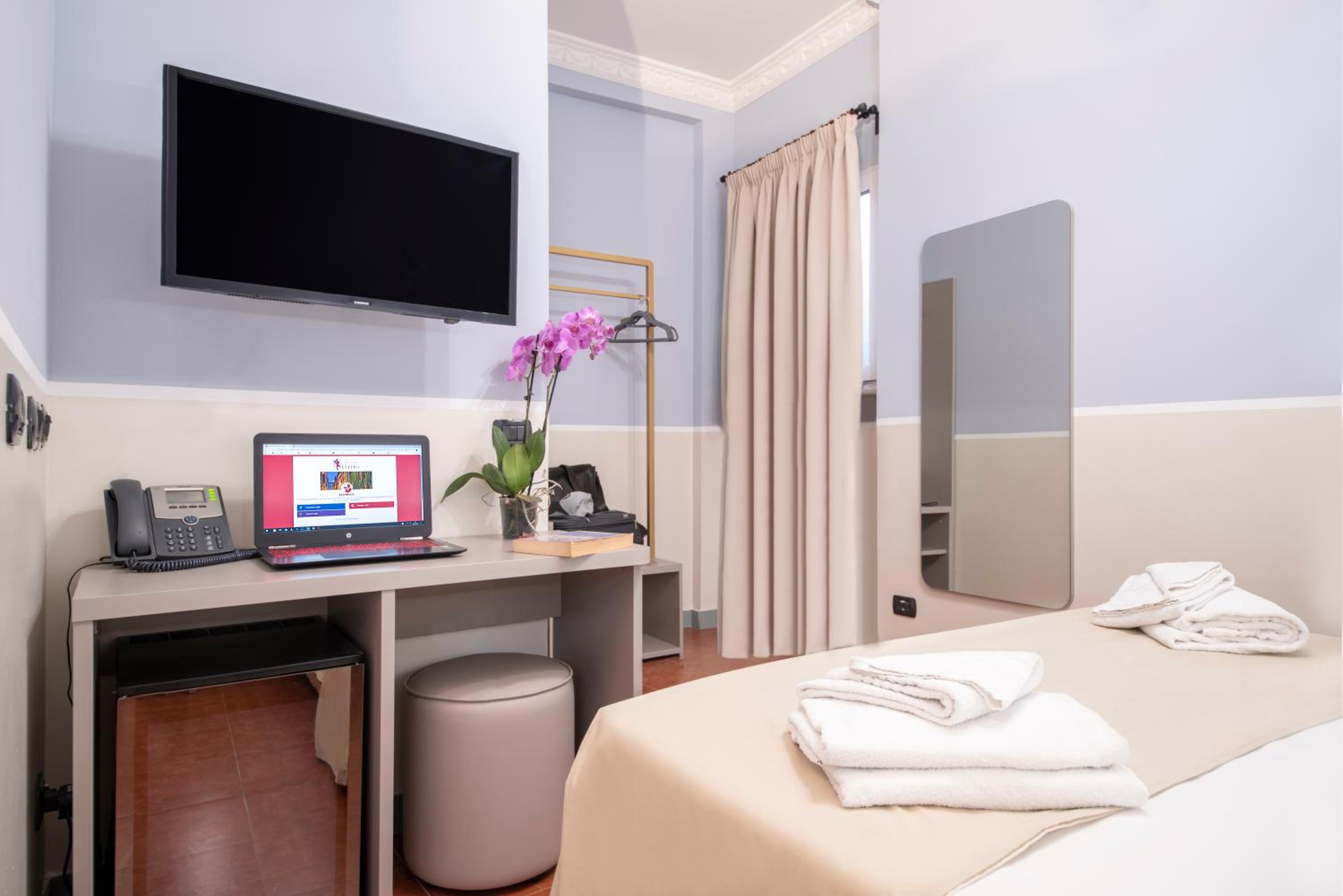 Superior Double Room with Terrace thumbnail 6
