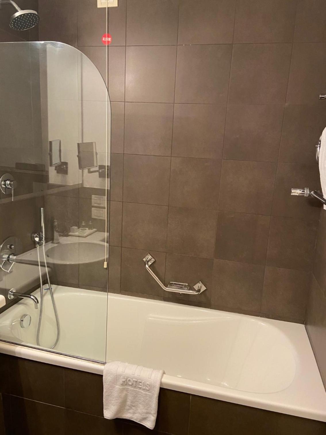 Standard Double or Twin Room - Photo 2