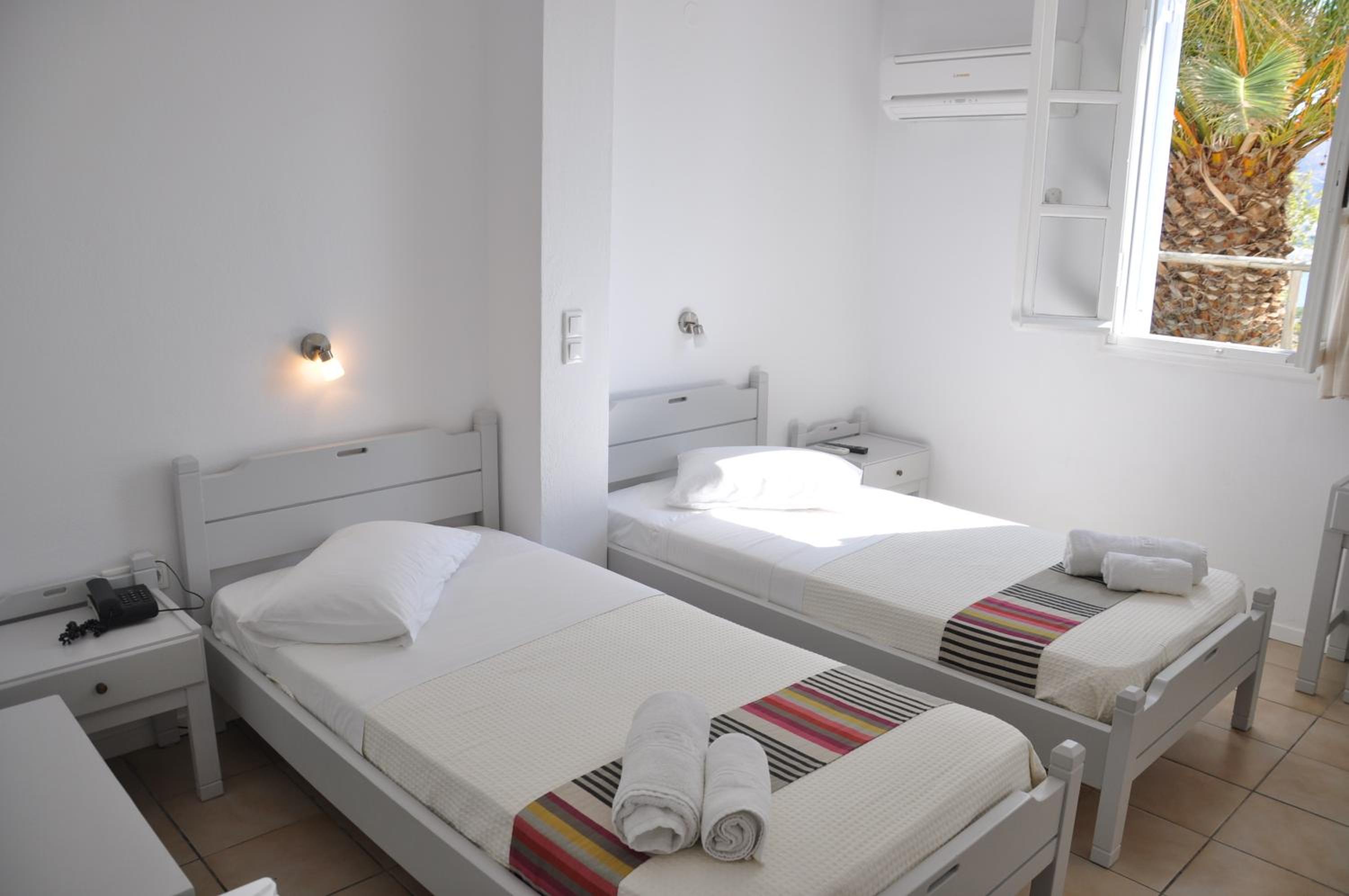 Budget Twin Room - Photo 4