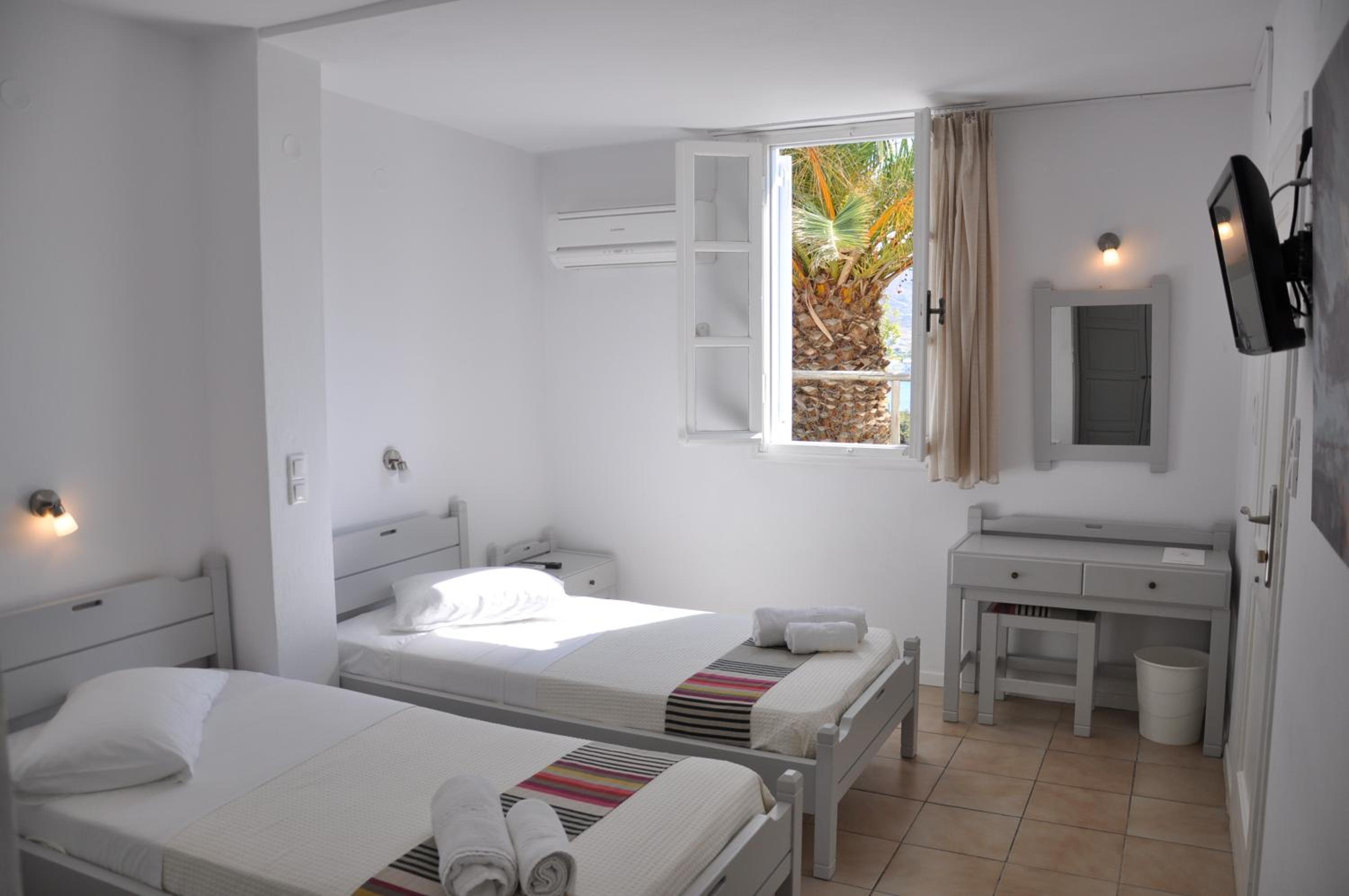 Budget Twin Room - Photo 2