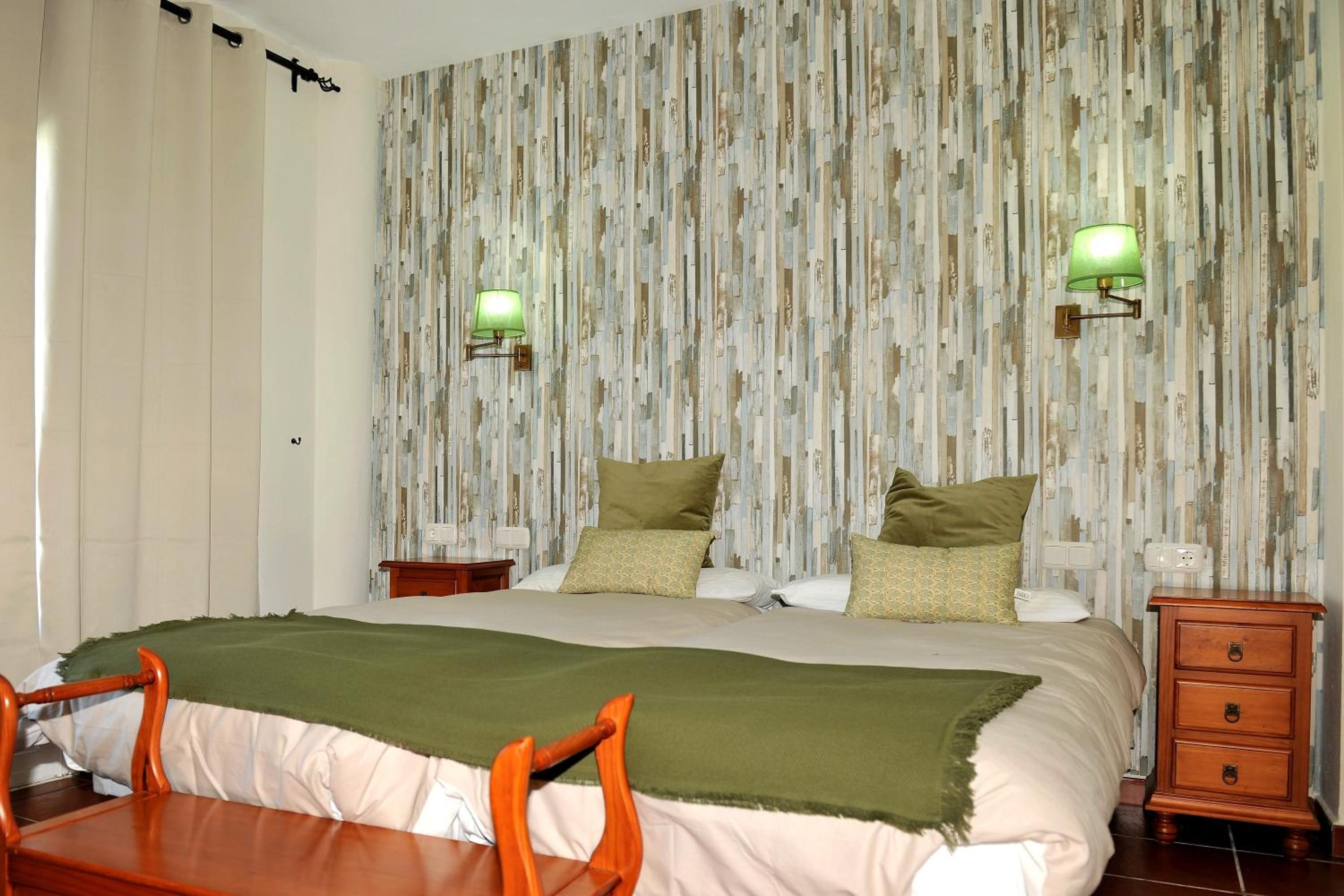 Deluxe Twin Room - Photo 2