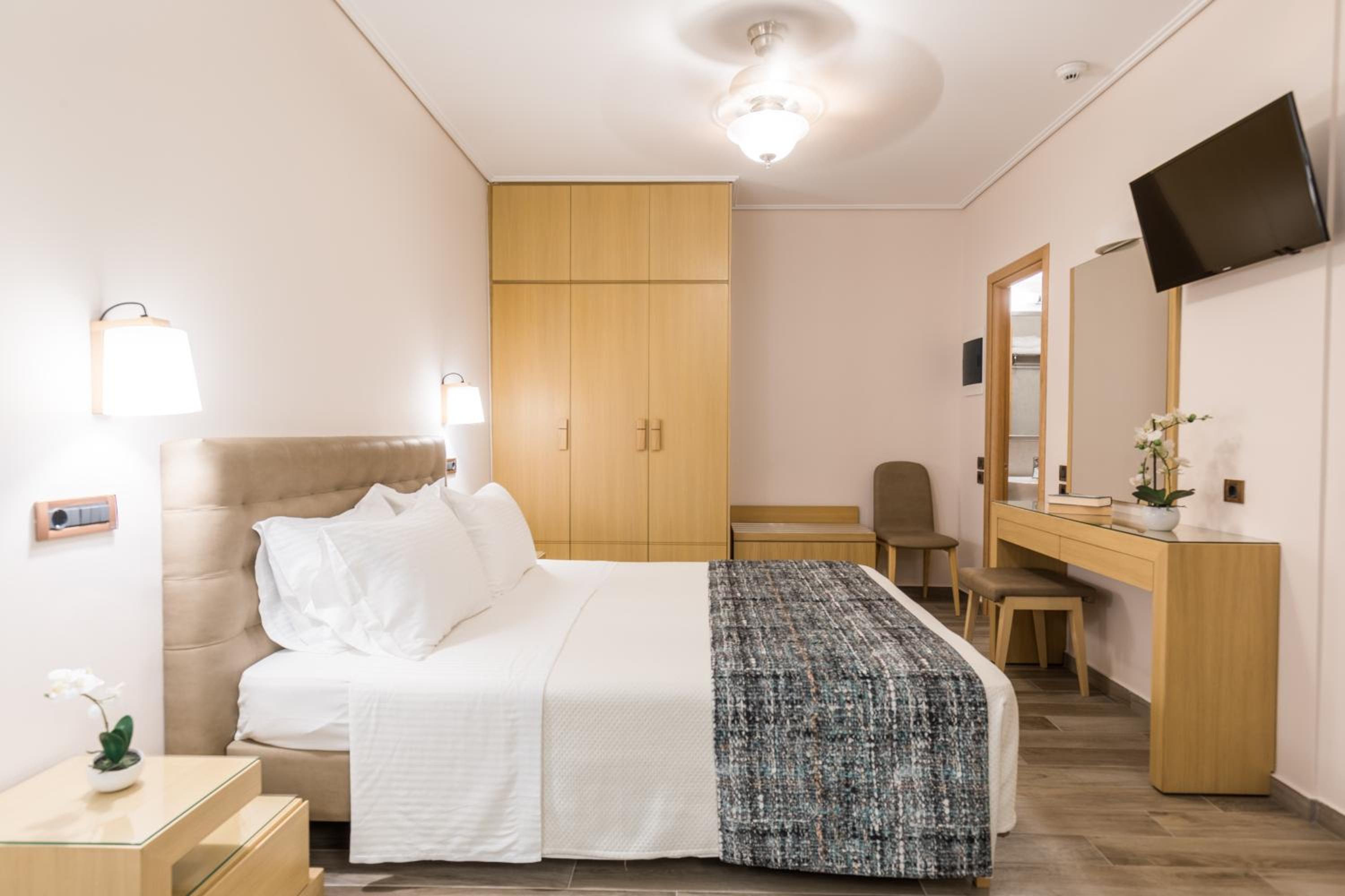 Junior Suite with Garden View - Photo 2
