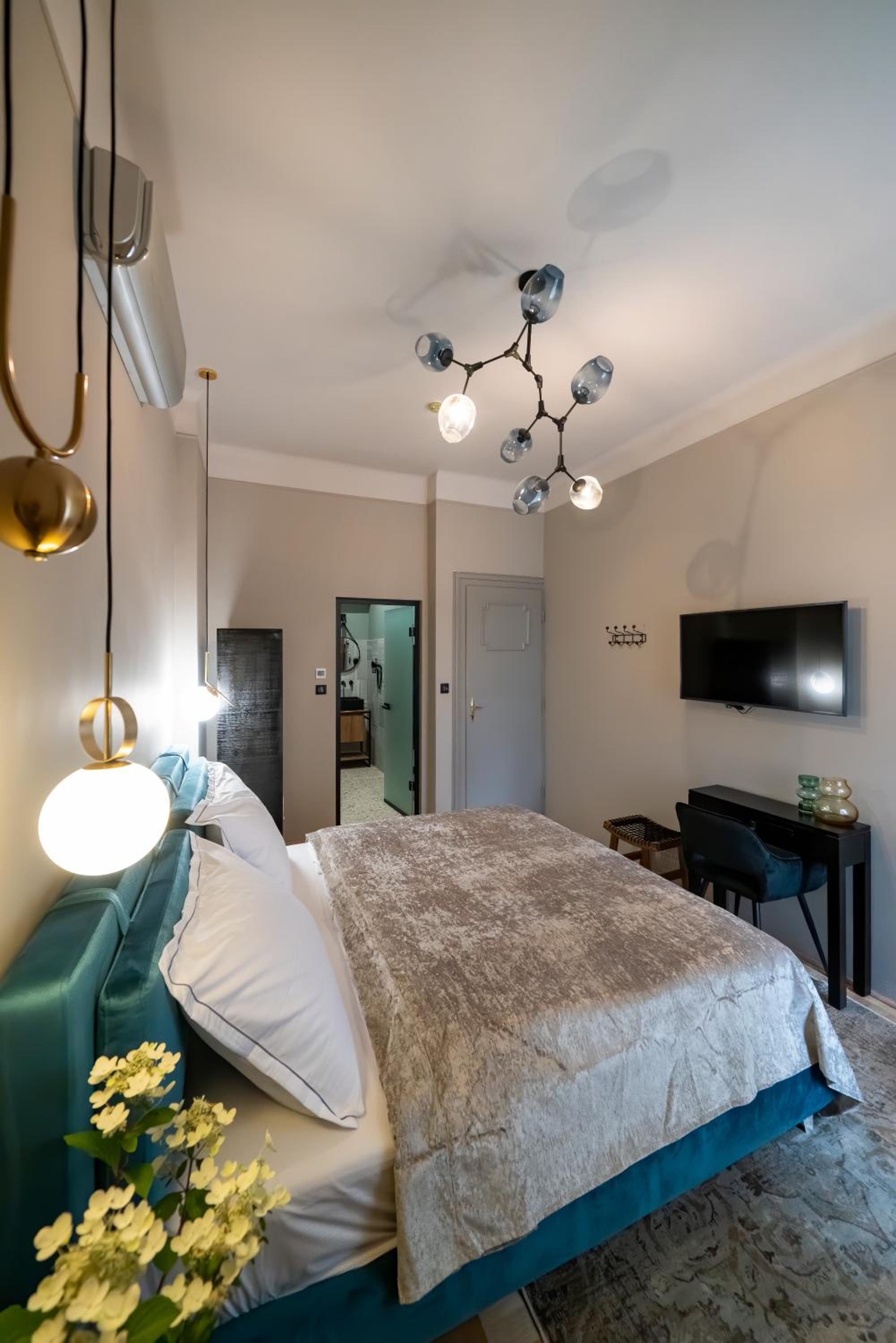 Standard King Room - Photo 3
