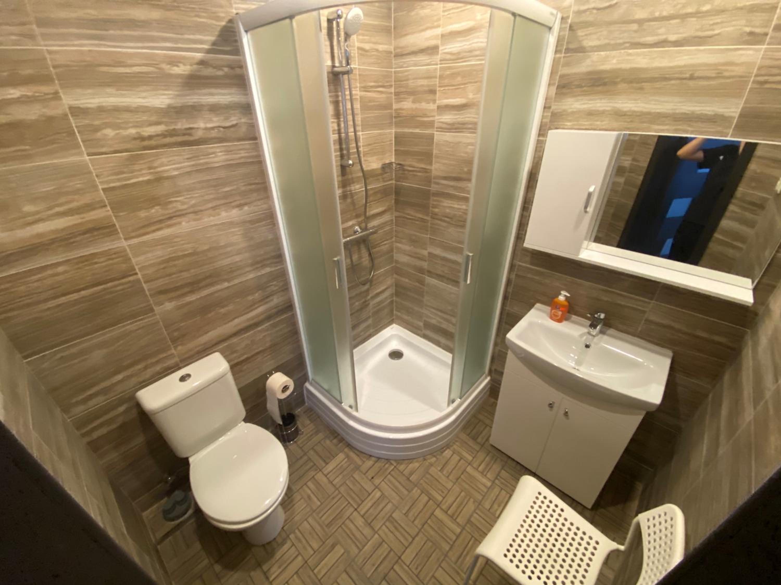 Quadruple Room with Shower - Photo 8