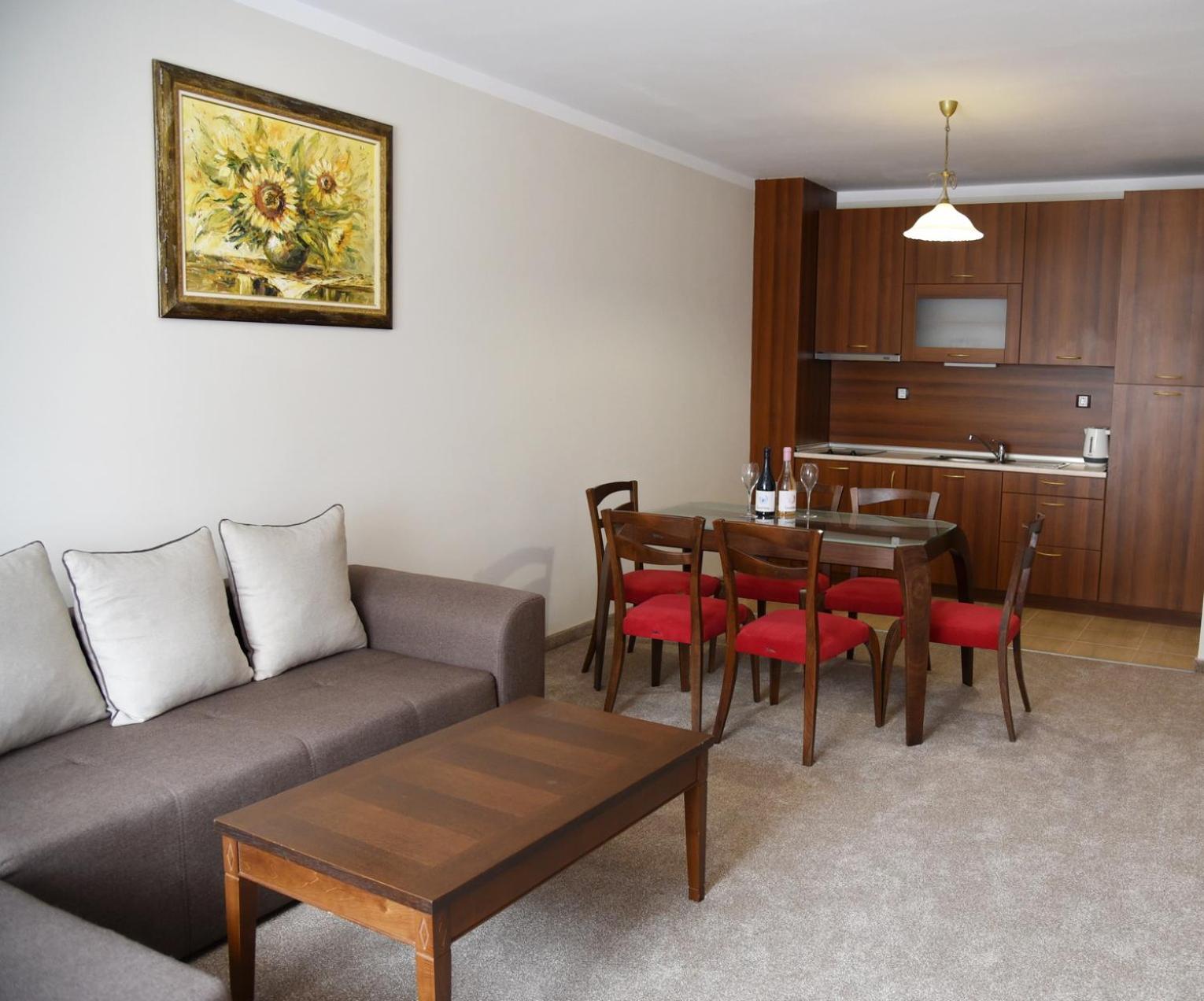 One-Bedroom Apartment (2 Adults + 2 Children) photo 2