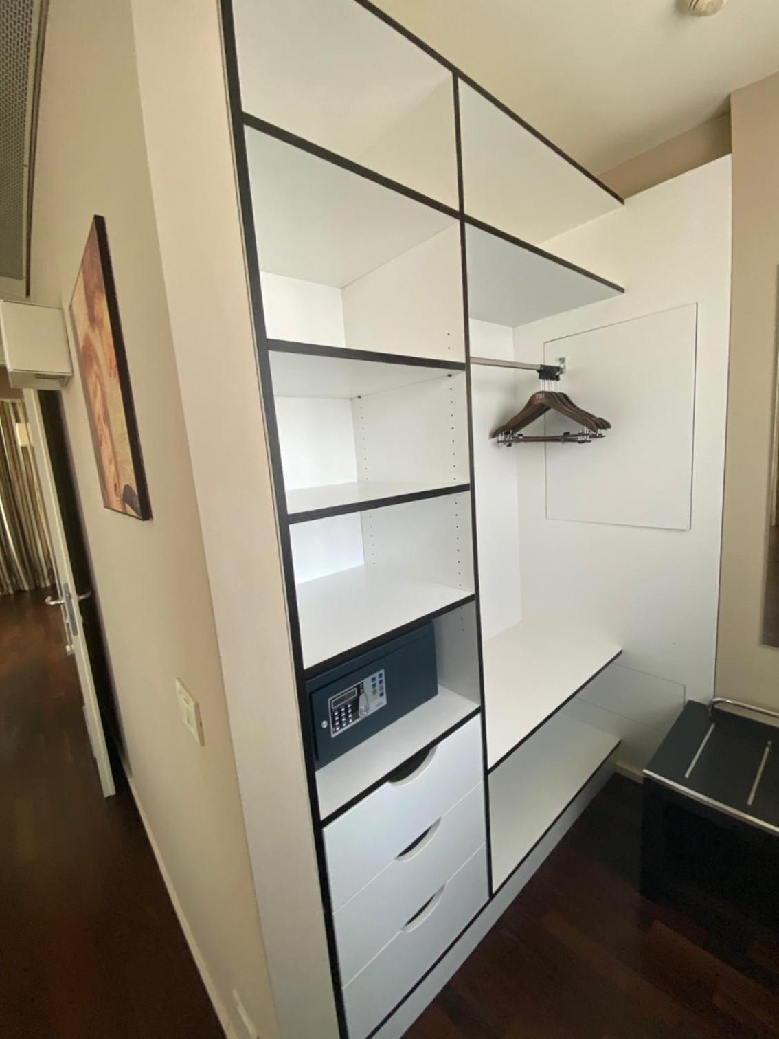 Suite - Photo 10