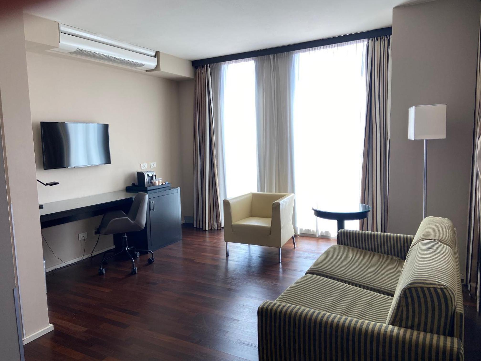 Suite - Photo 9