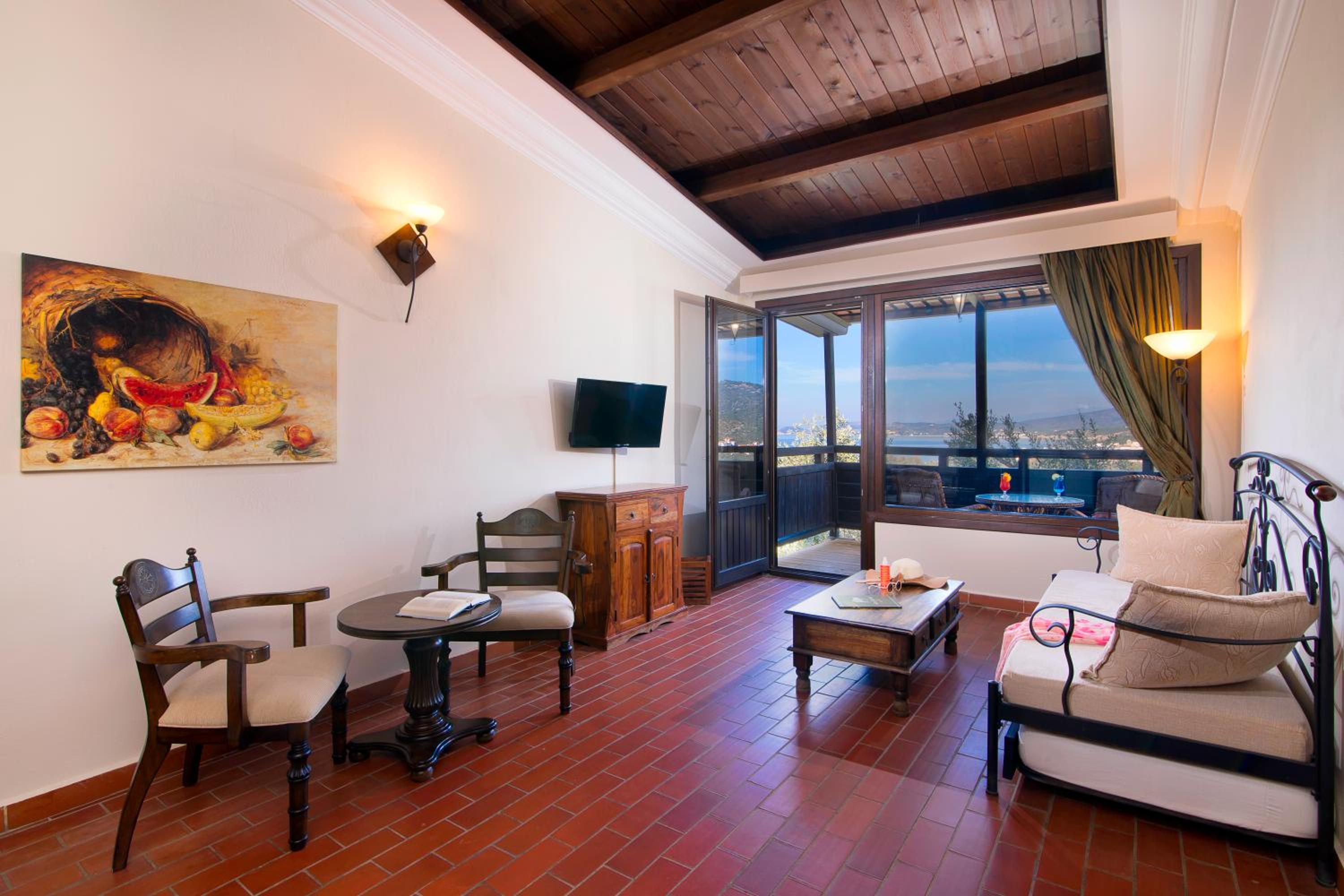Superior Suite  (2 Adults + 2 Children)  - Photo 6