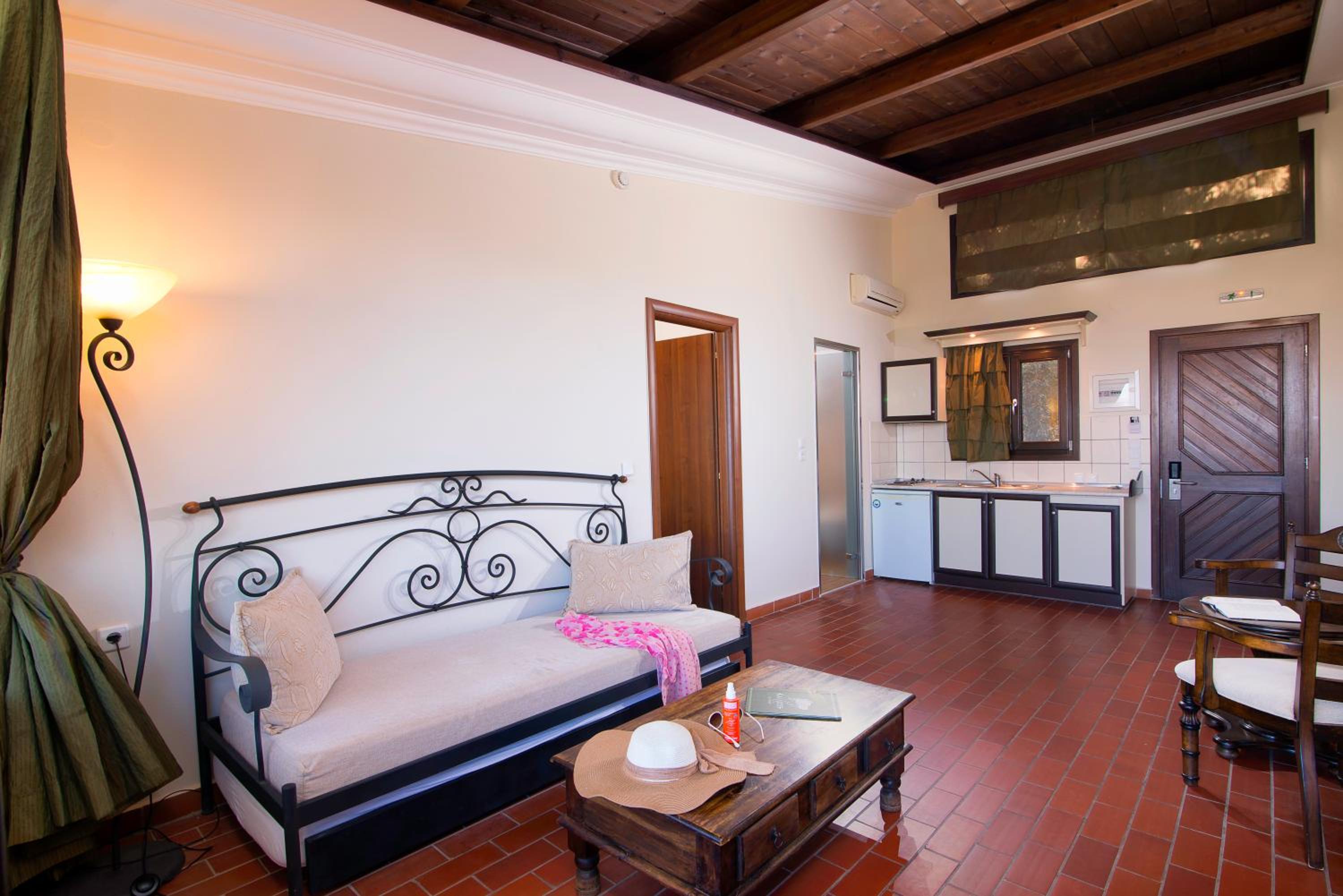 Superior Suite  (2 Adults + 2 Children)  - Photo 5