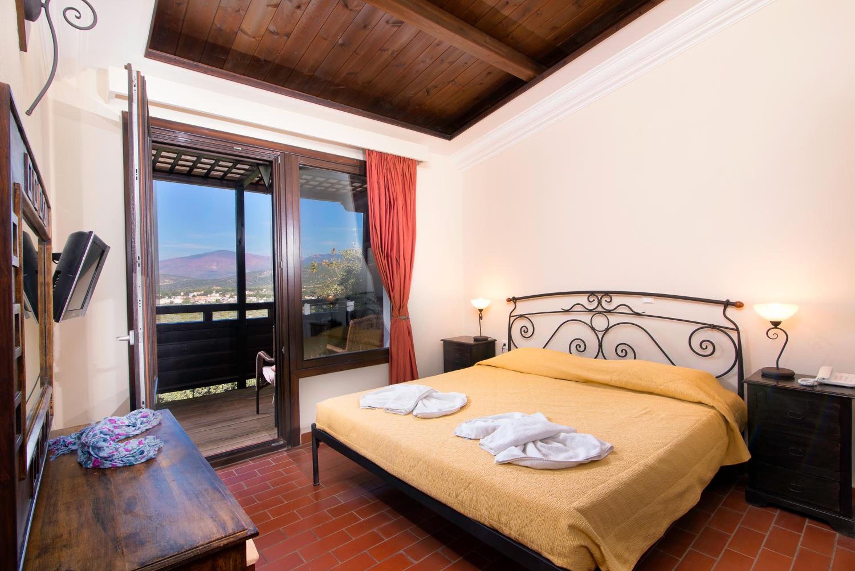Superior Suite  (2 Adults + 2 Children)  - Photo 4