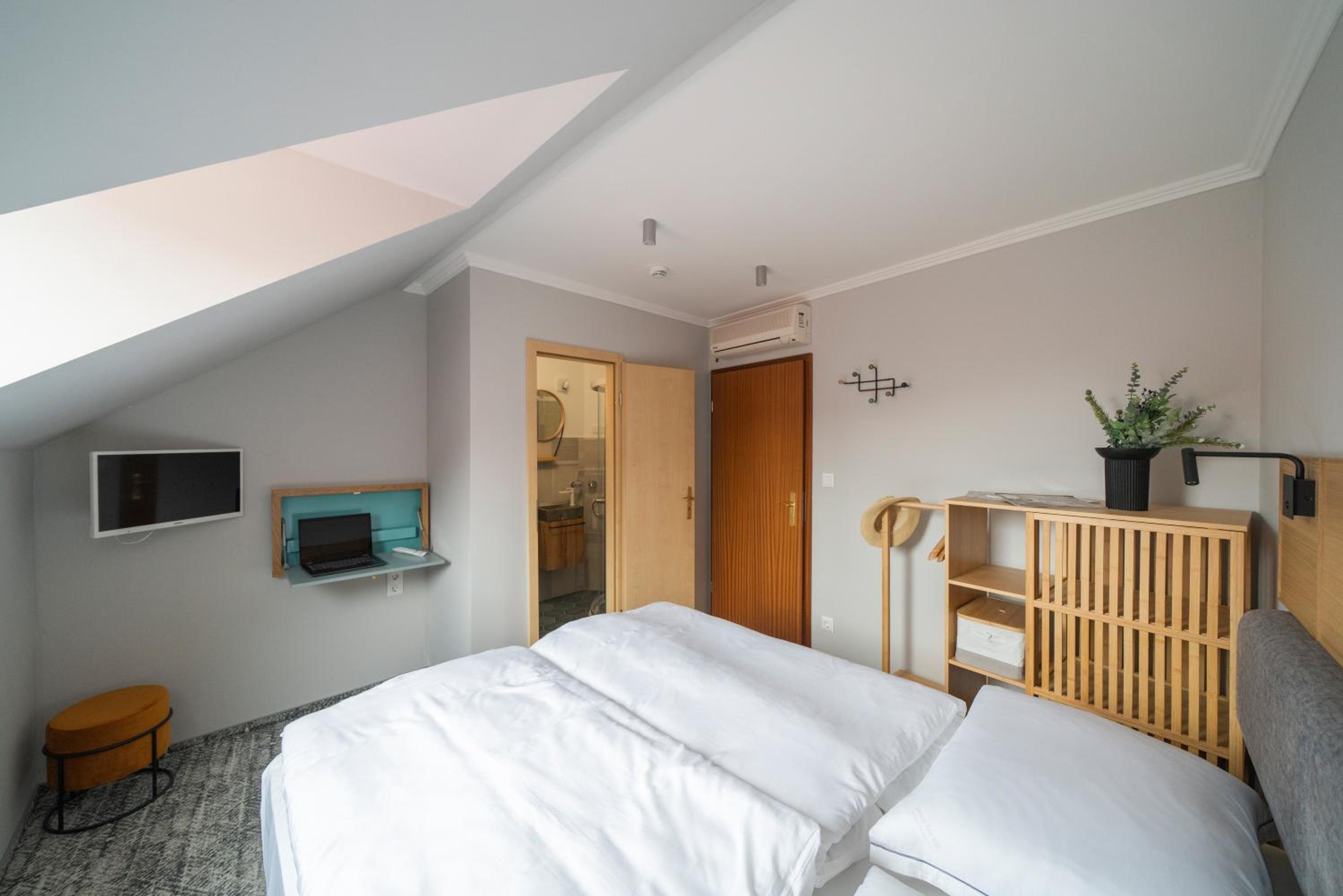 Double Room - Photo 4