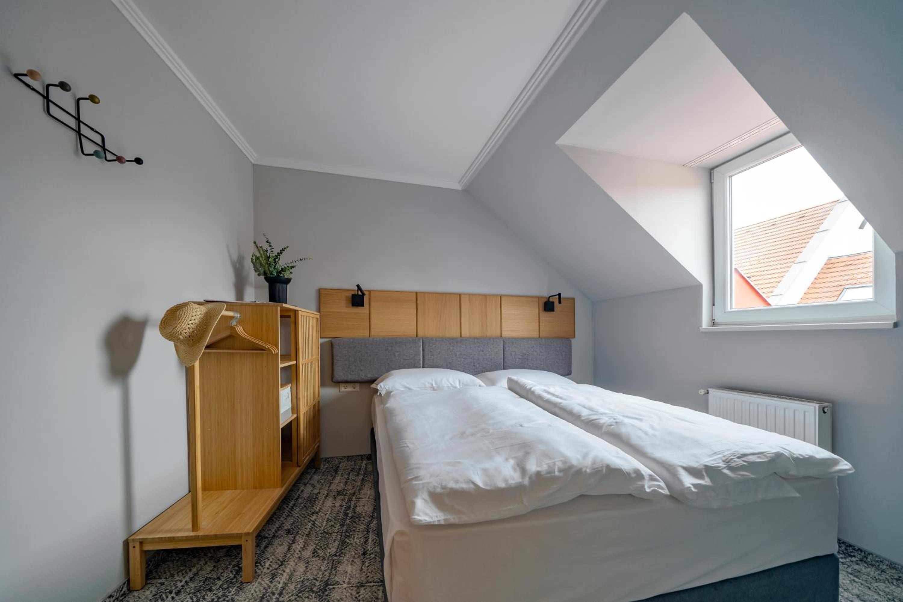 Double Room - Photo 8