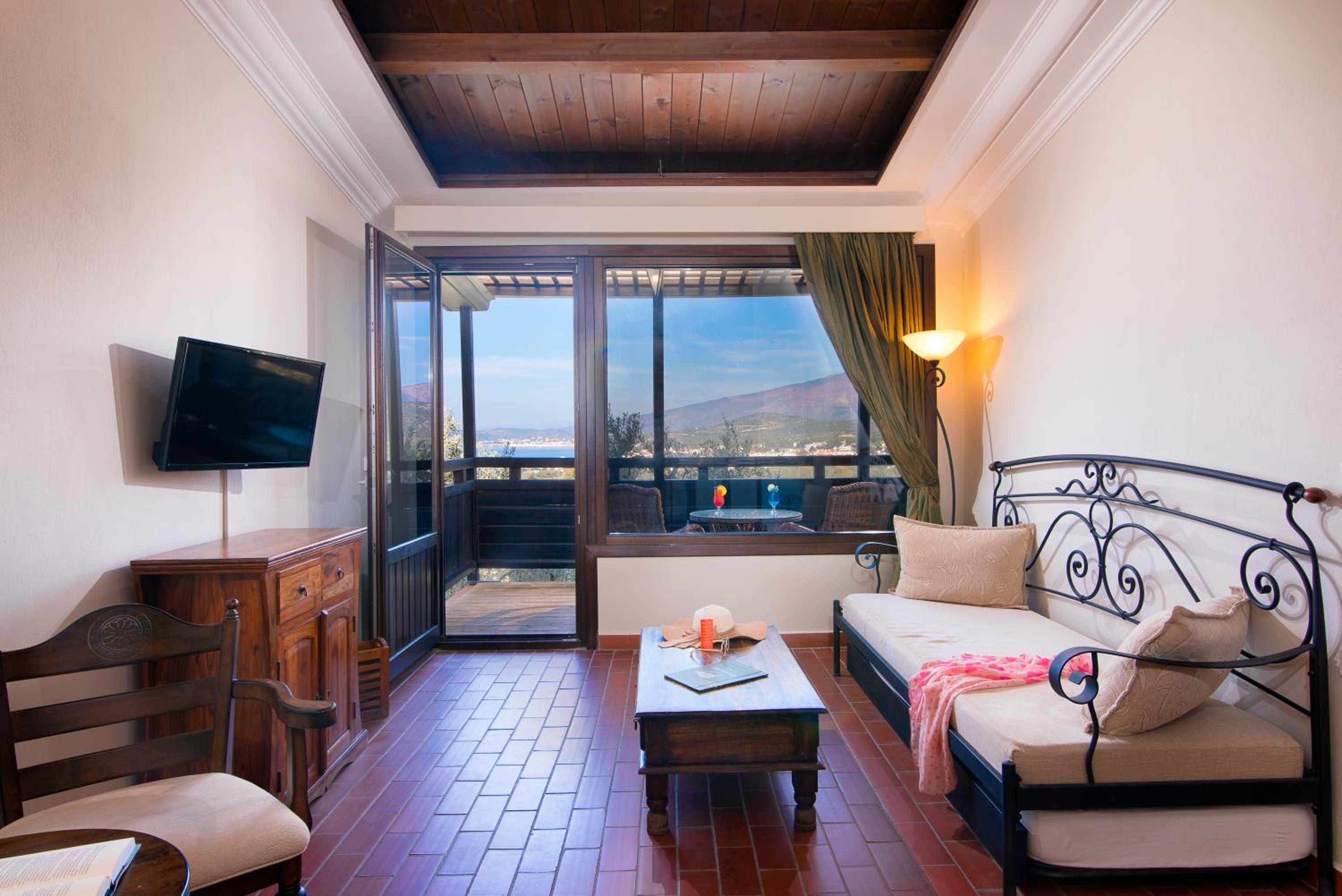 Superior Suite  (2 Adults + 2 Children)  - Photo 2