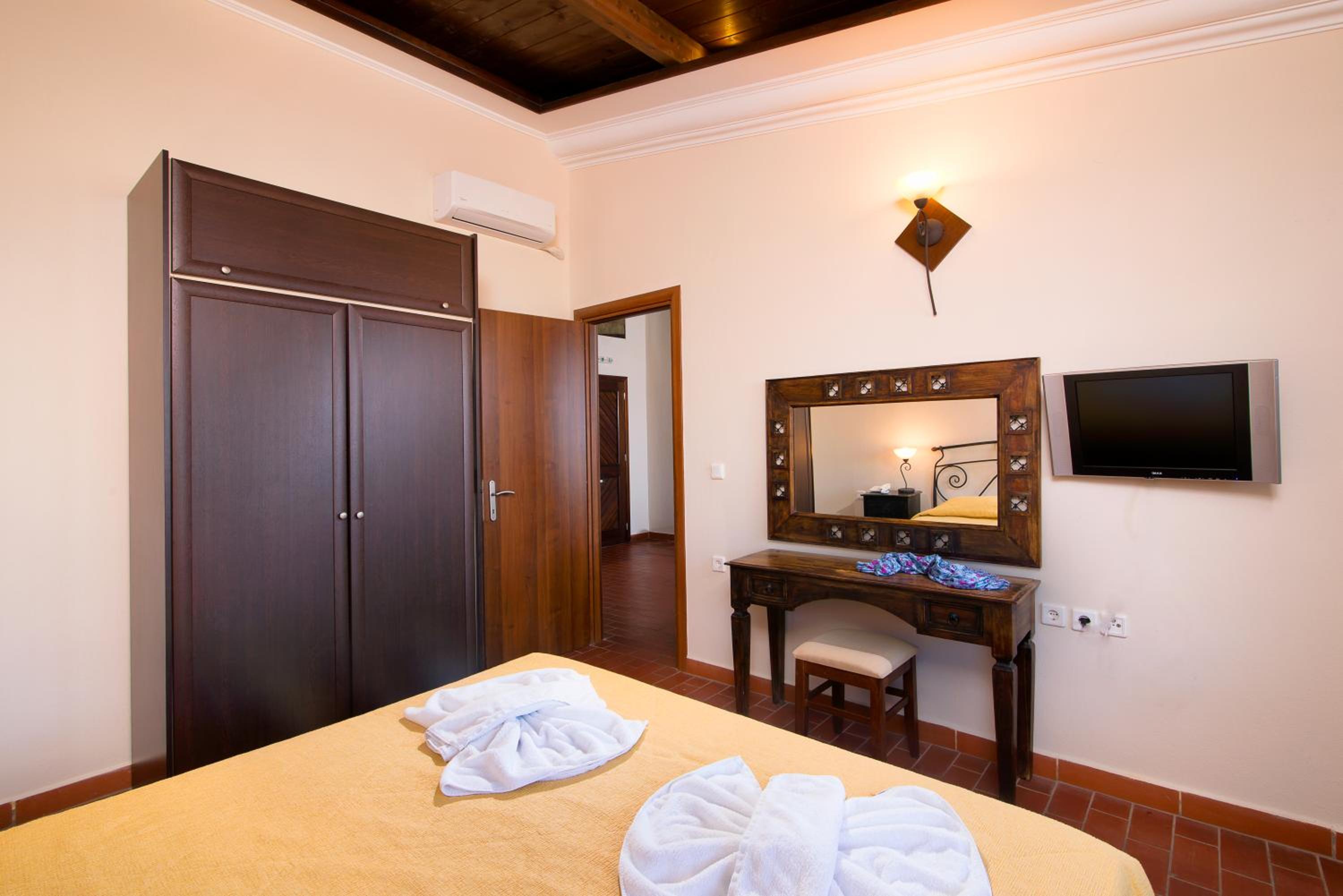 Superior Suite  (2 Adults + 2 Children)  - Photo 3
