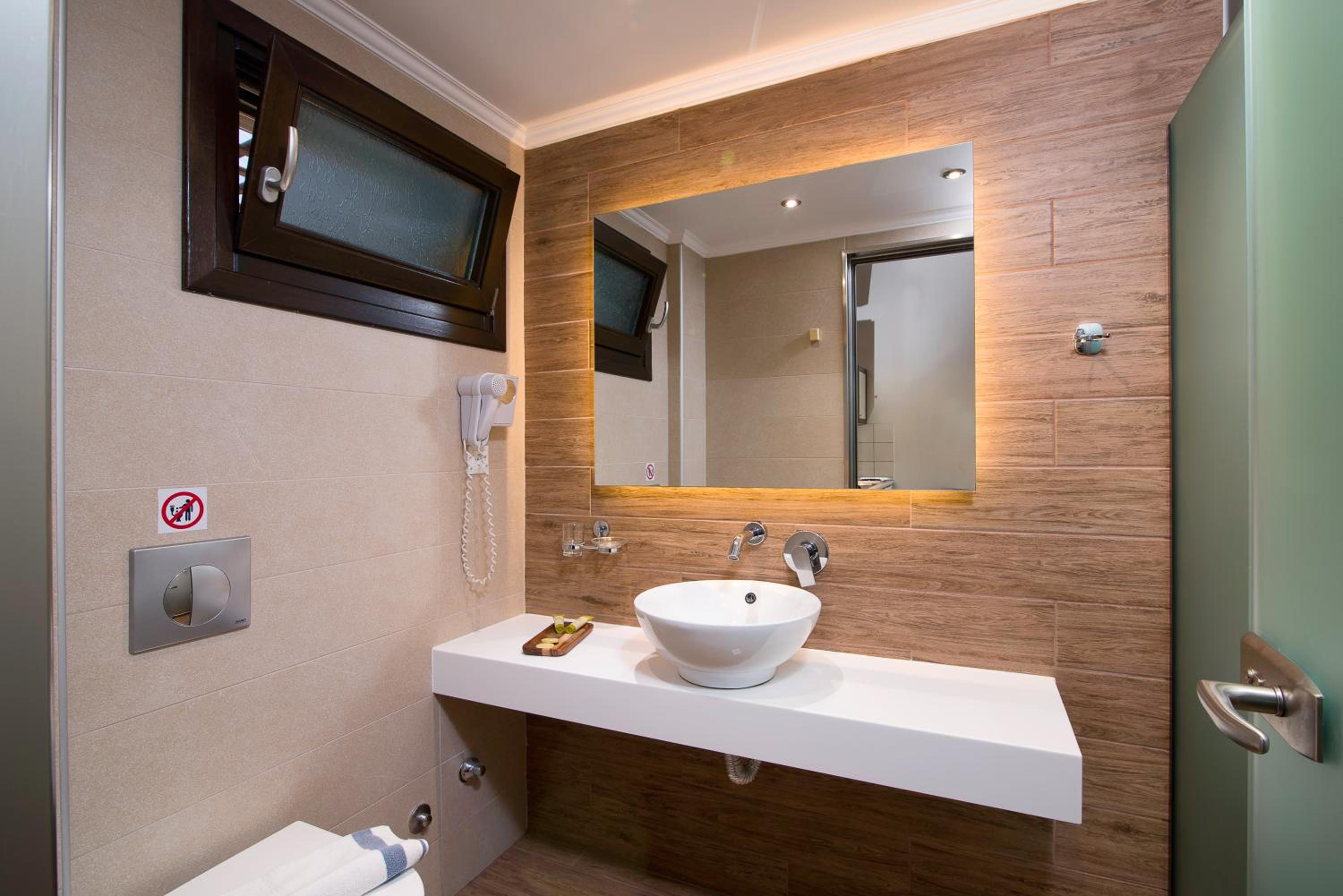 Double or Twin Room - Photo 2