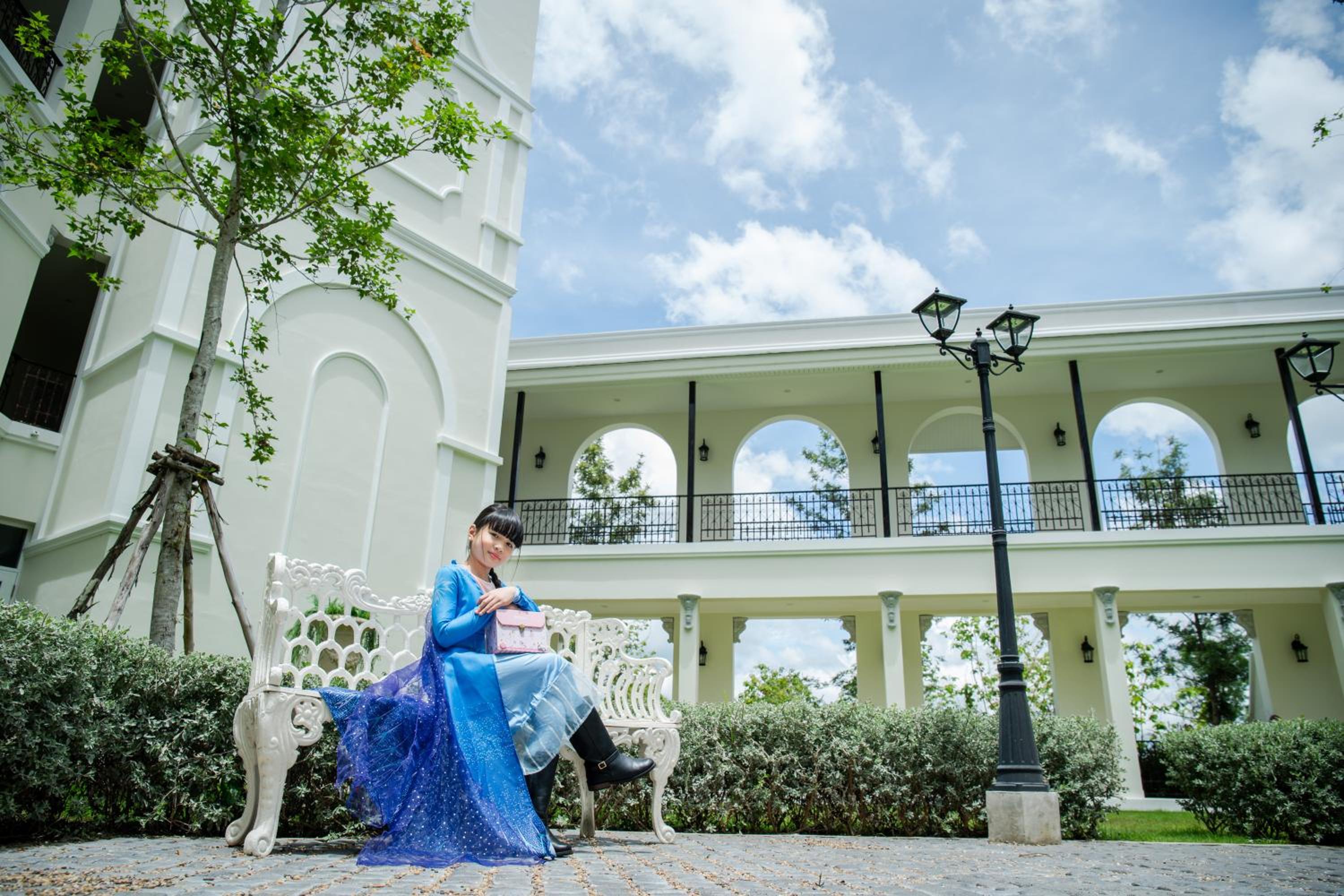 King Suite with Balcony - Photo 12