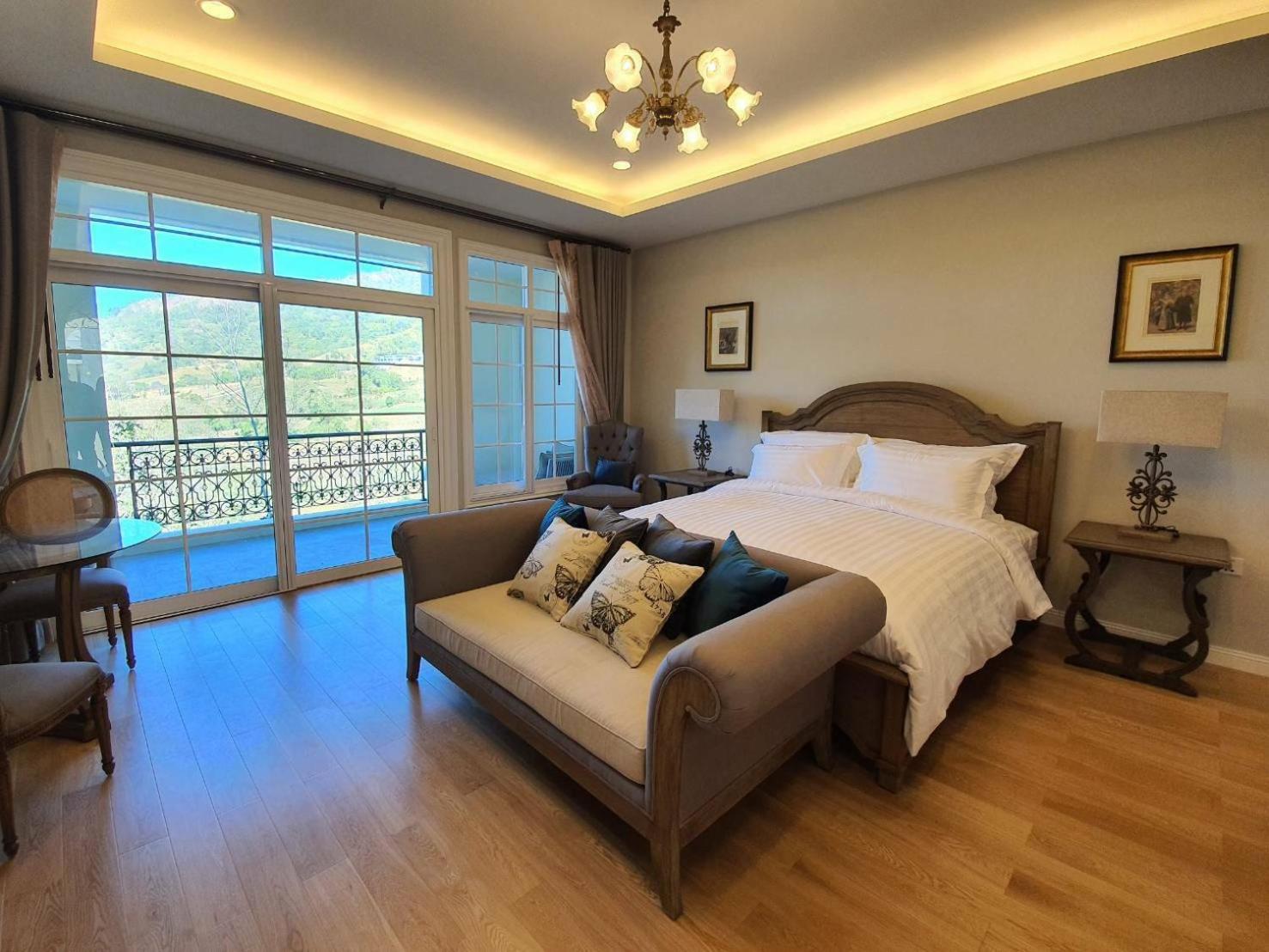 Deluxe Suite - Photo 21