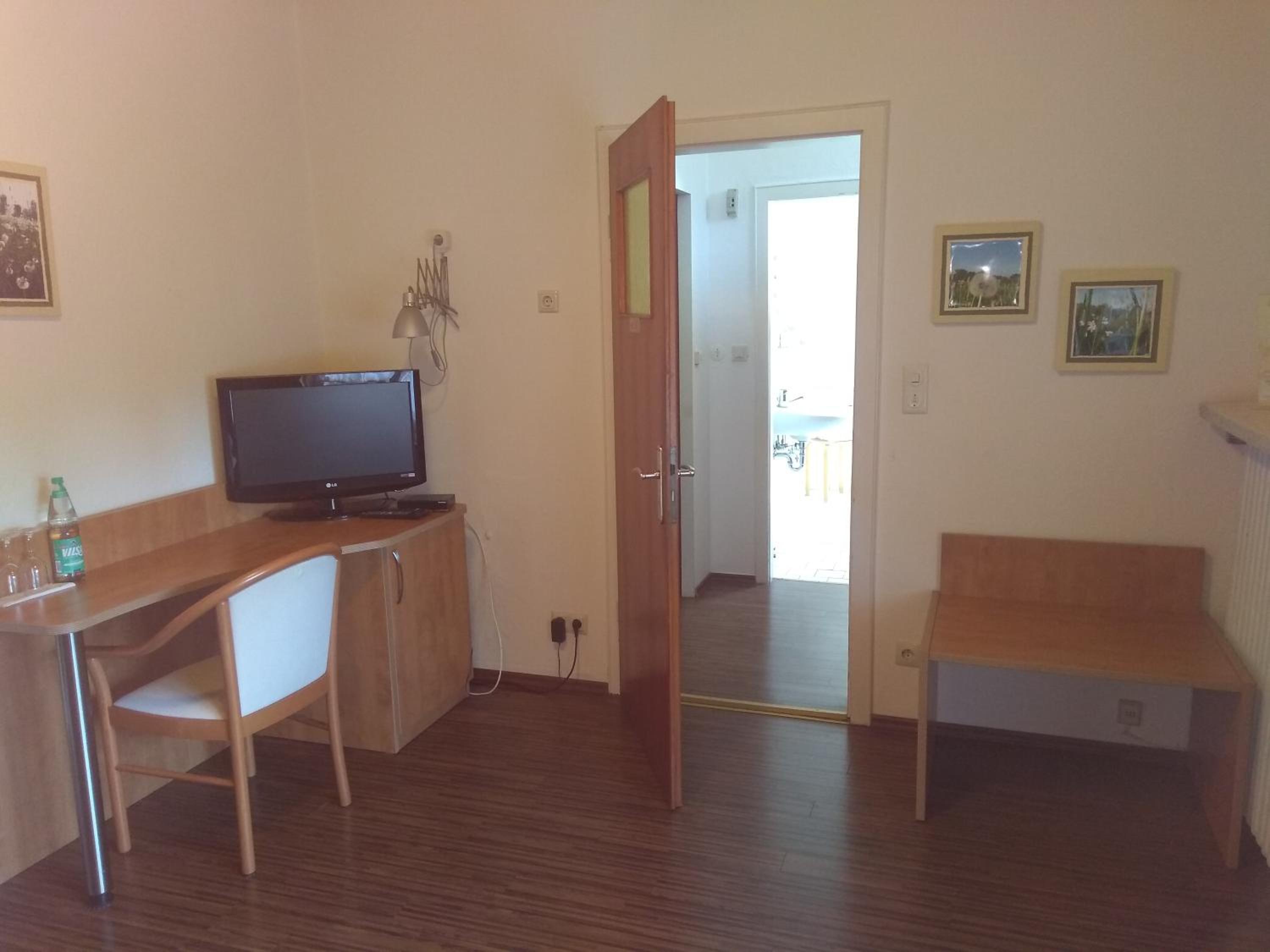 Budget Double Room photo 1