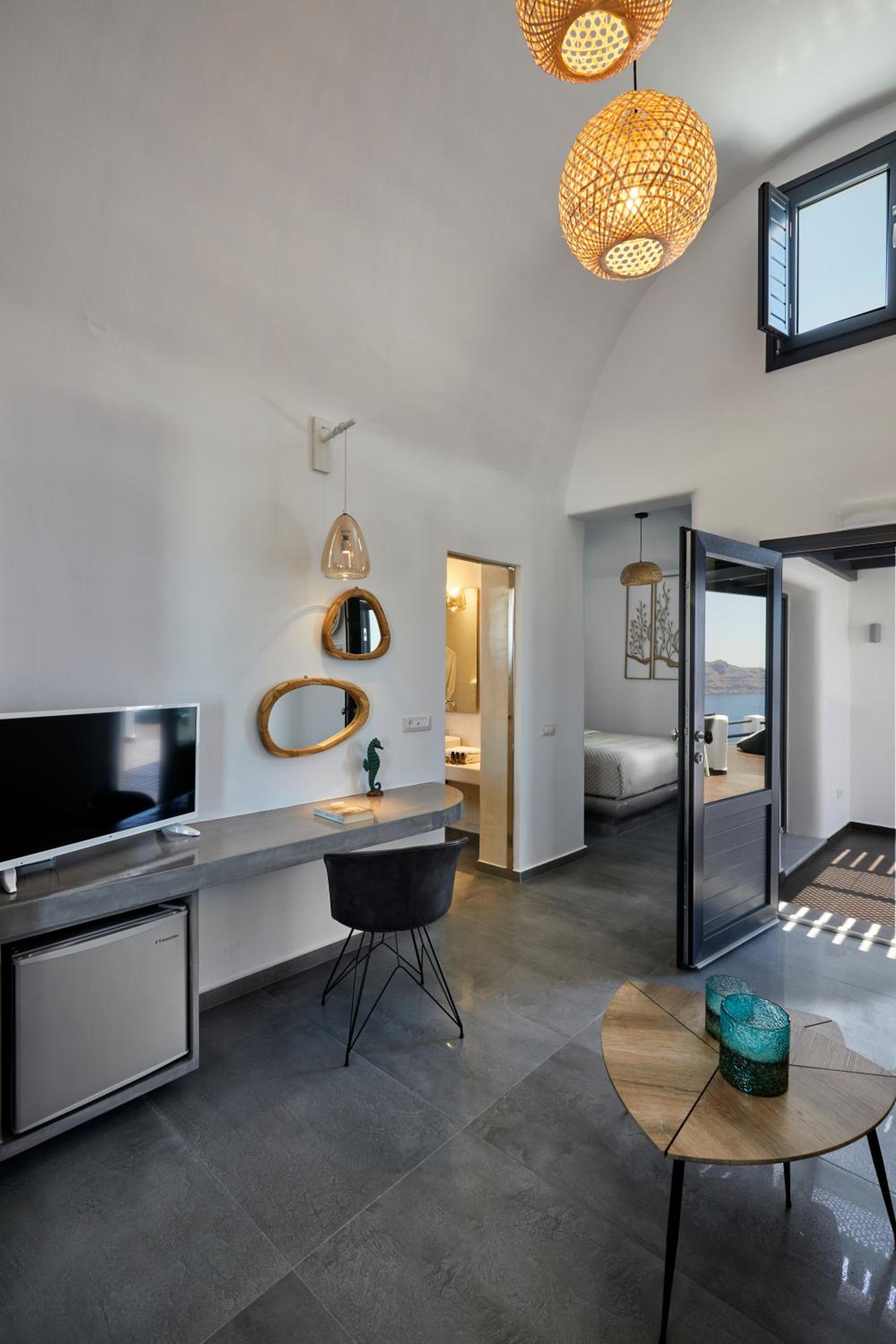 Elegant Suite with outdoor heated private Jacuzzi photo 3