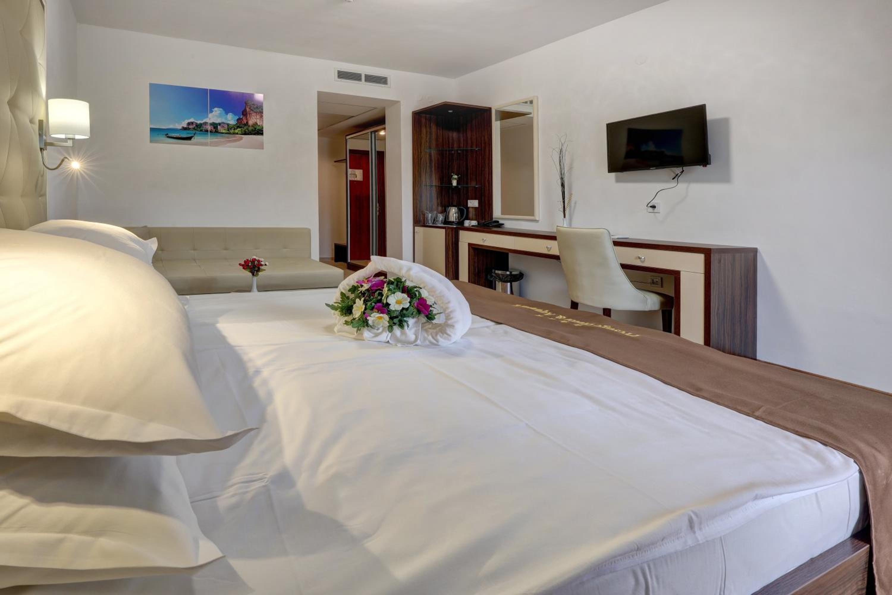 Premium Double Room With Balcony - Free Aquapark Access photo 2