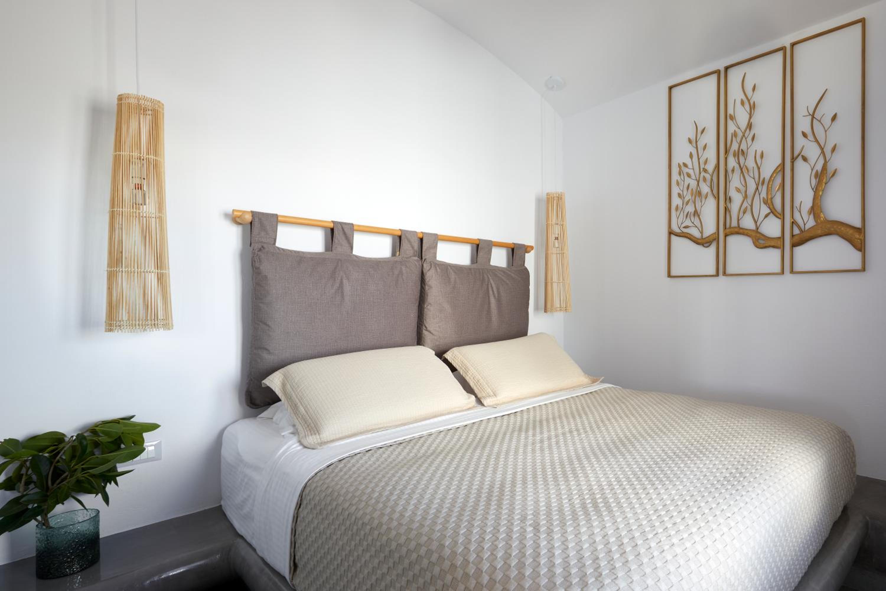 Elegant Suite with outdoor heated private Jacuzzi