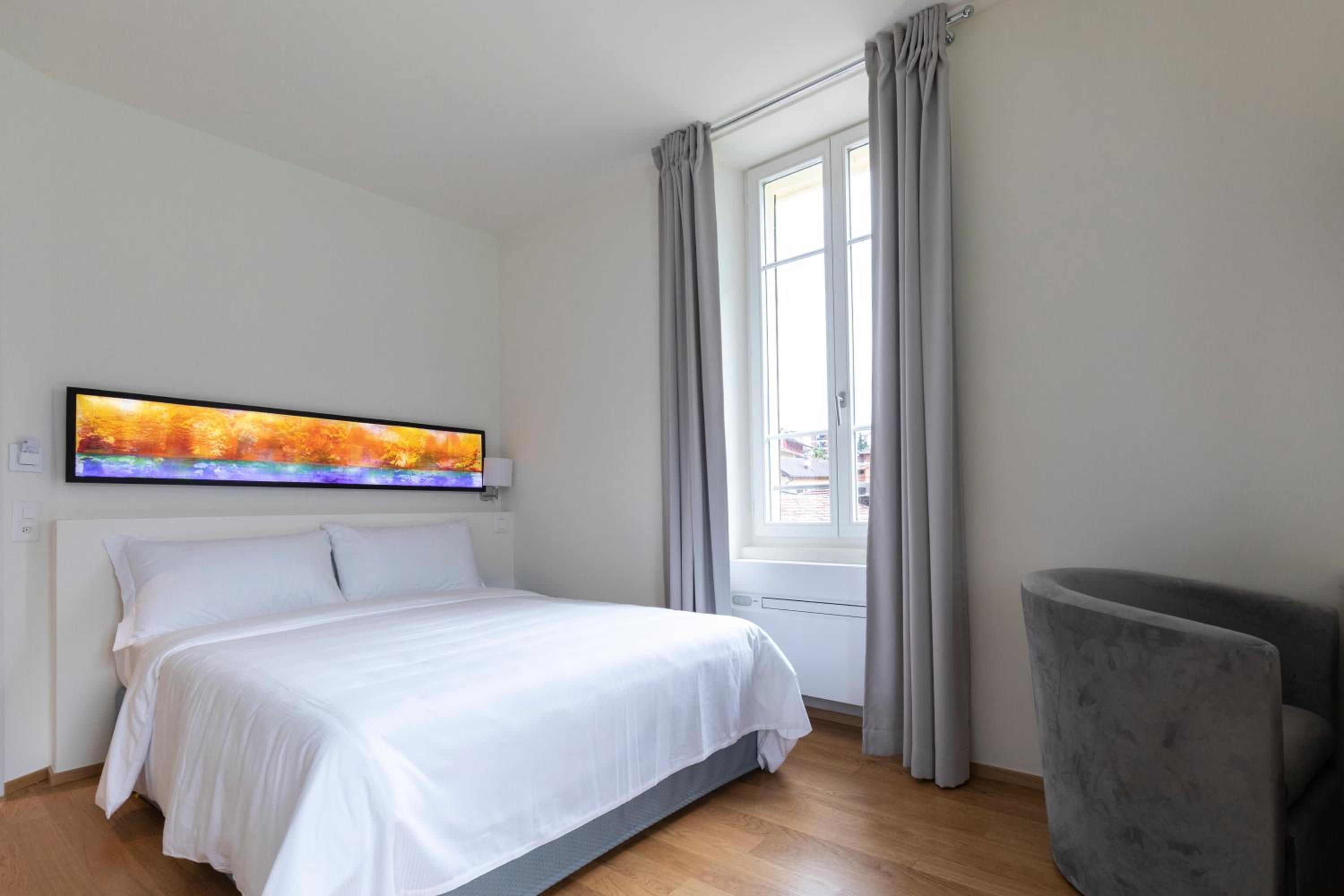 Queen Room with Lake View