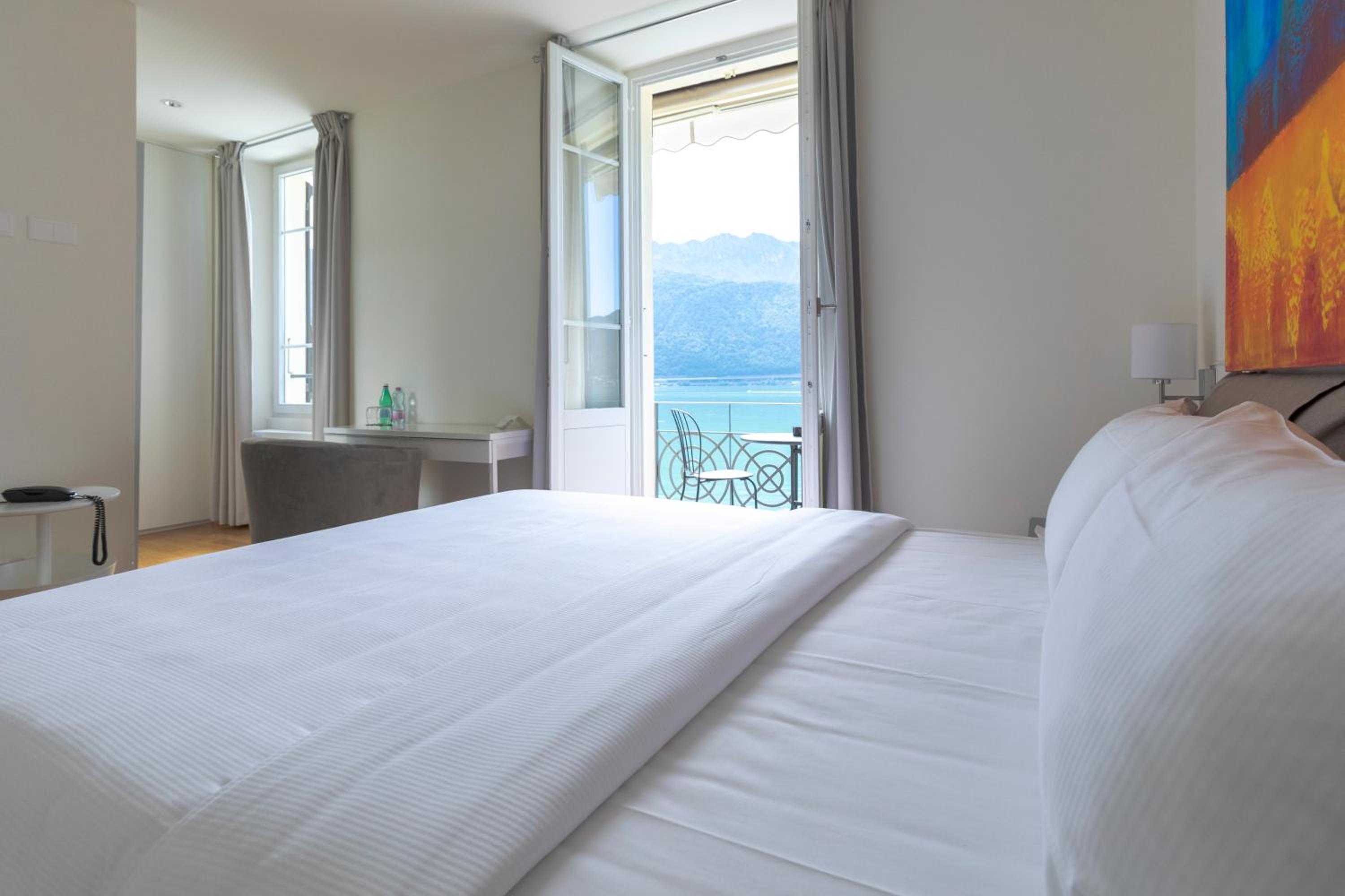 Deluxe Room with Lake View - Photo 1