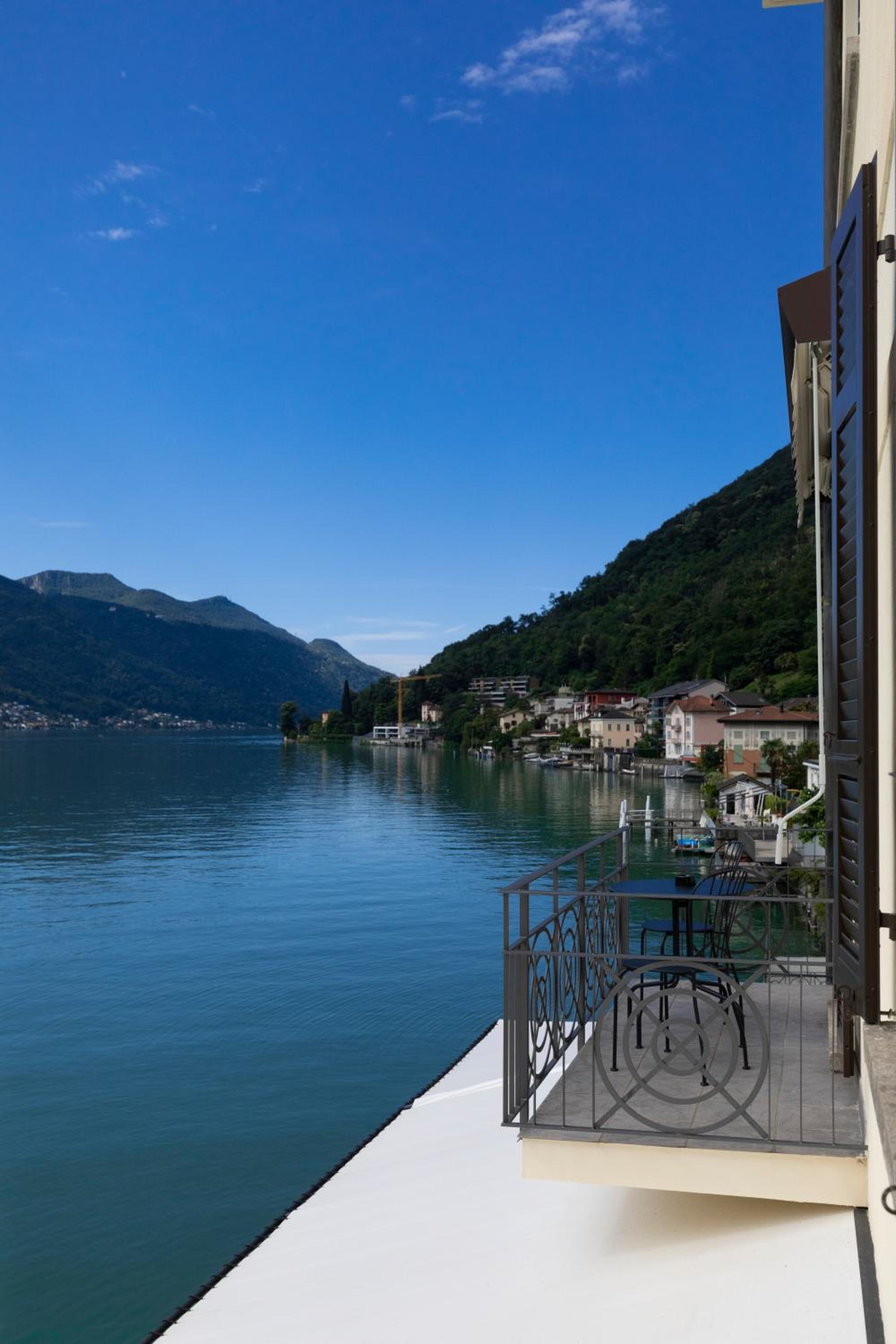 Deluxe Room with Lake View - Photo 12