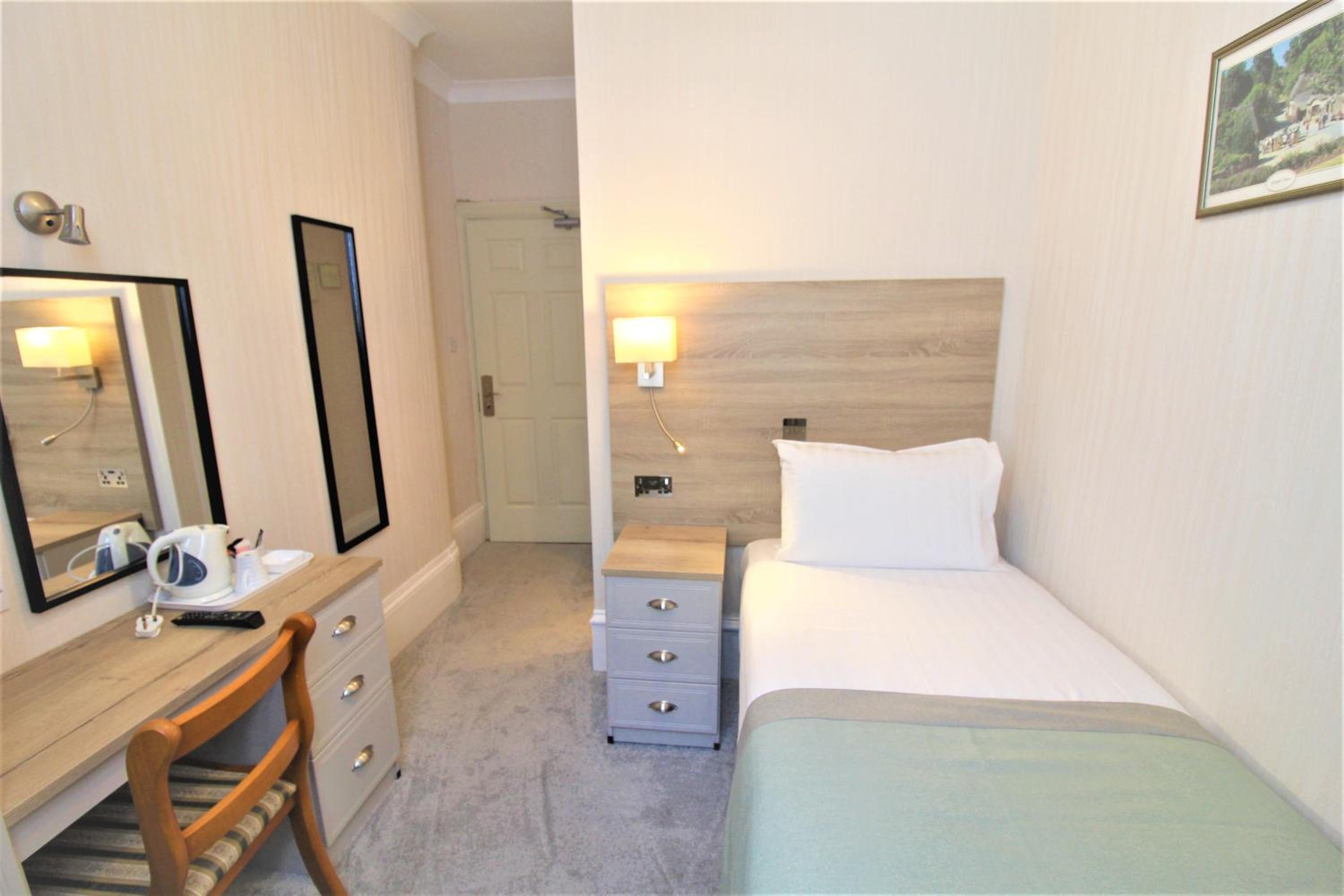 Single Room photo 3