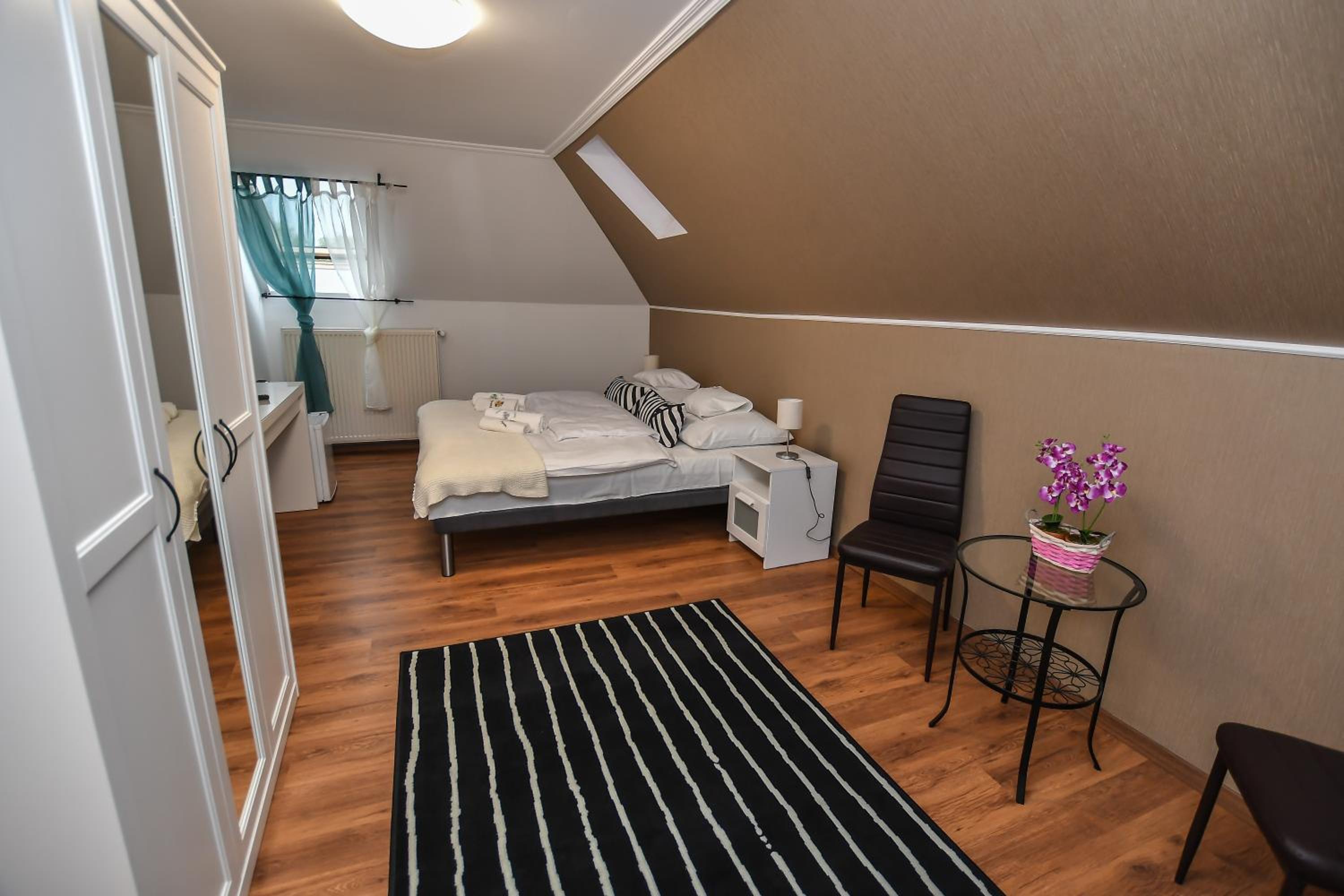 Double or Twin Room - Photo 7