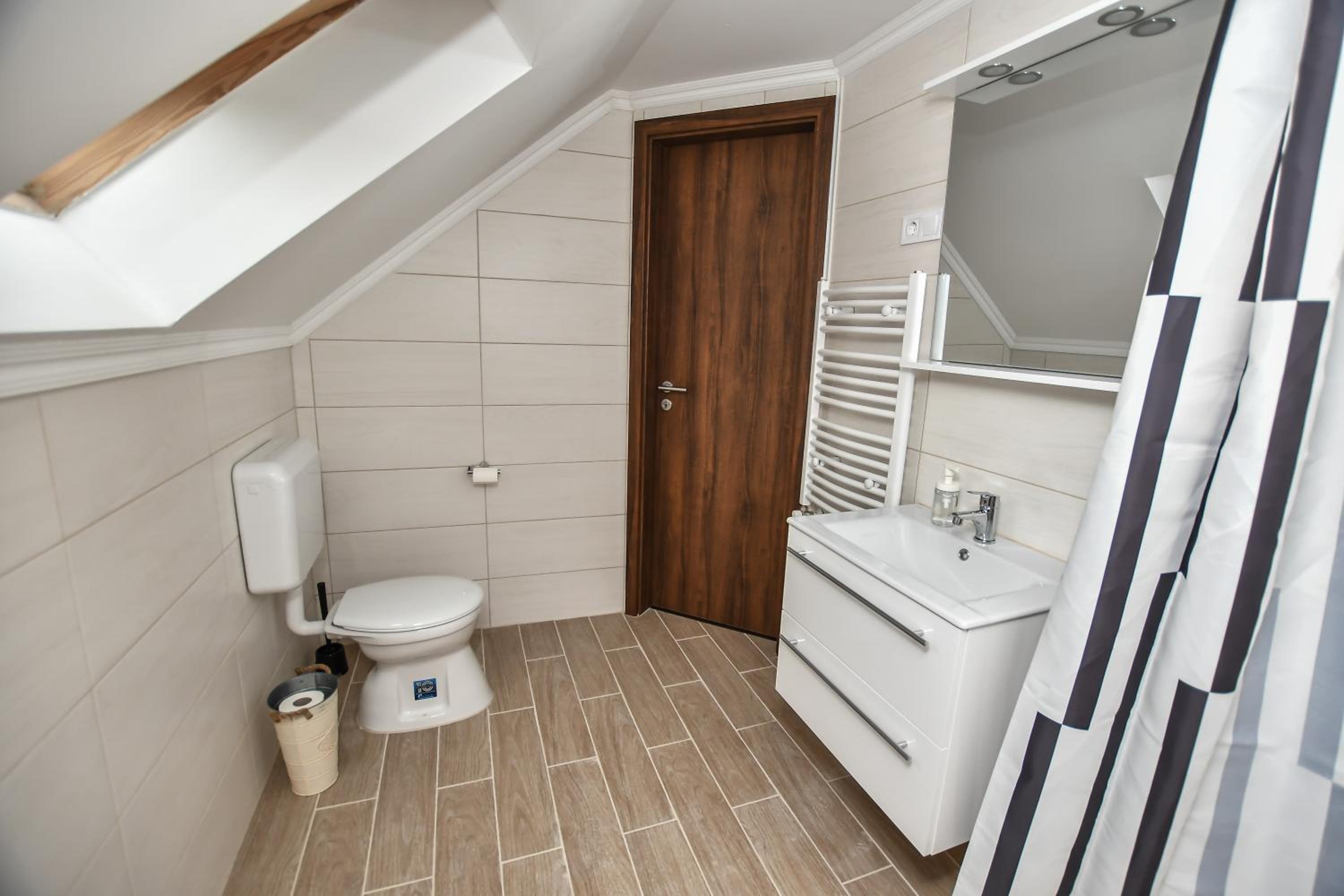 Double or Twin Room - Photo 13