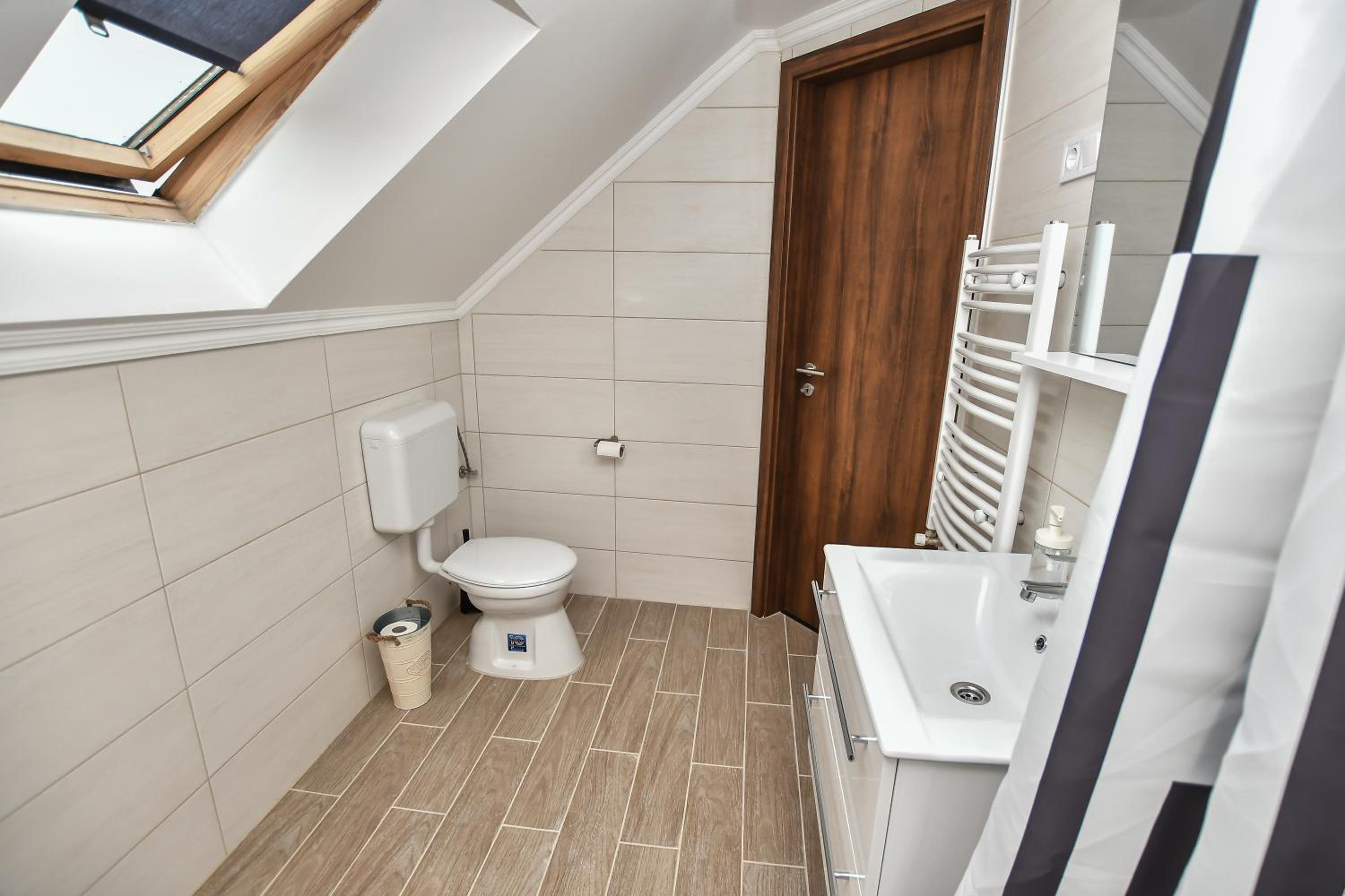 Double or Twin Room - Photo 9