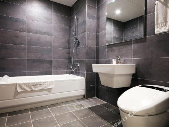 Deluxe Triple Room photo 3