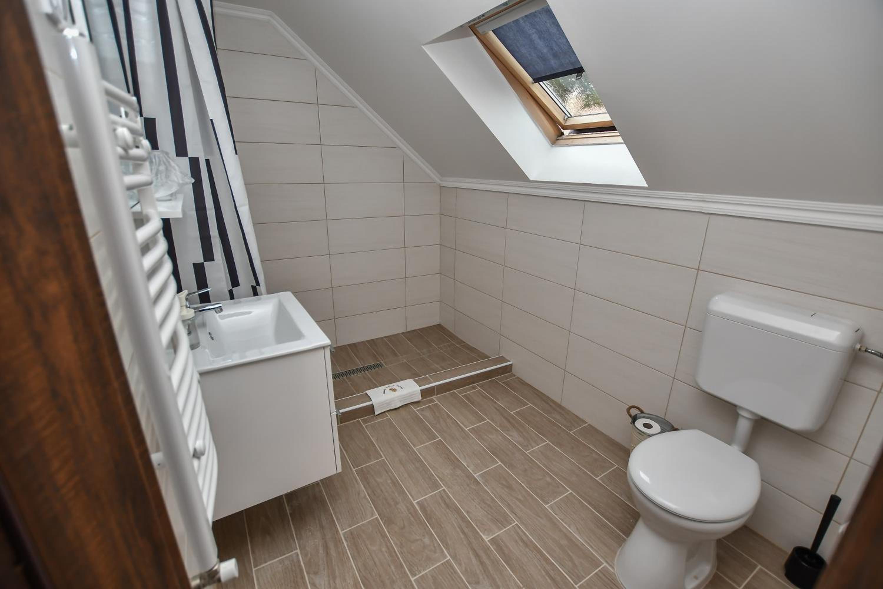 Double or Twin Room - Photo 19