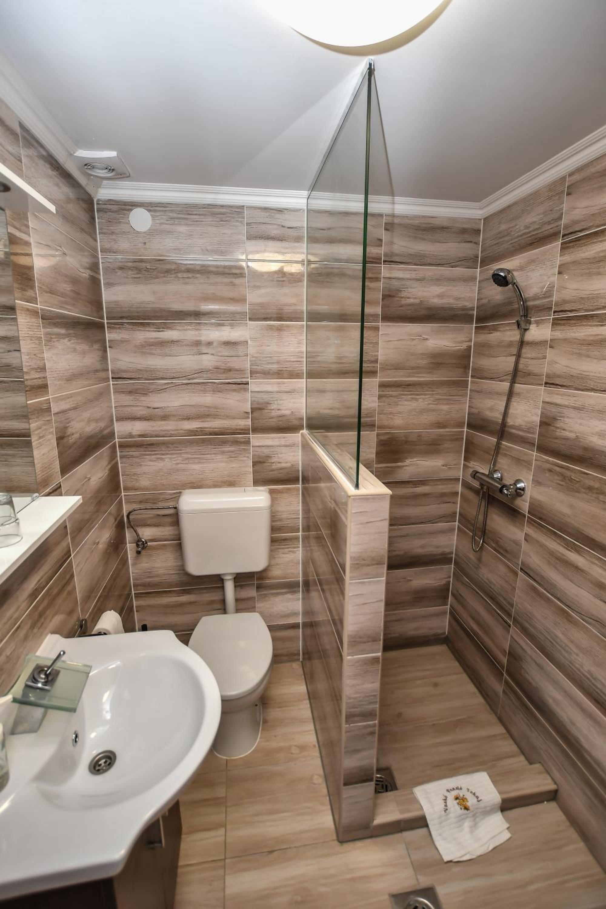 Double or Twin Room - Photo 3