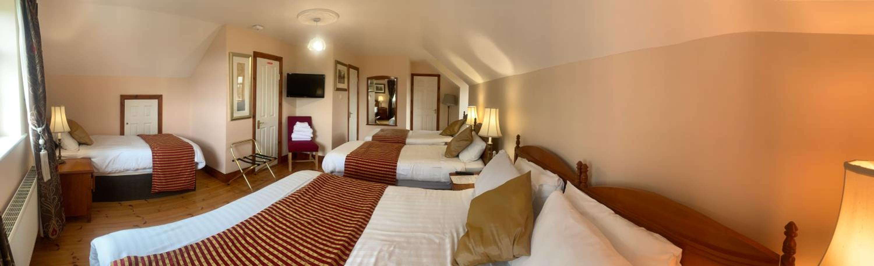 Deluxe Family Room with lakeview, walk-in wardrobe and Private Bathroom - Photo 8