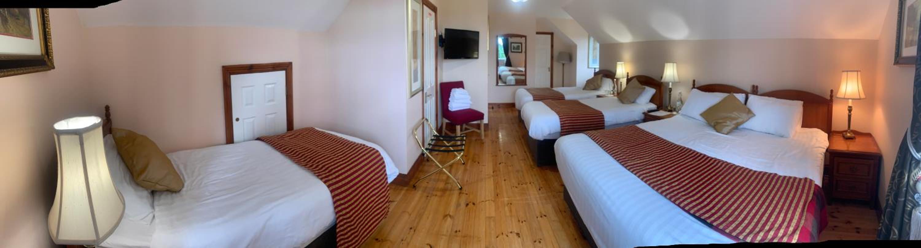 Deluxe Family Room with lakeview, walk-in wardrobe and Private Bathroom - Photo 3