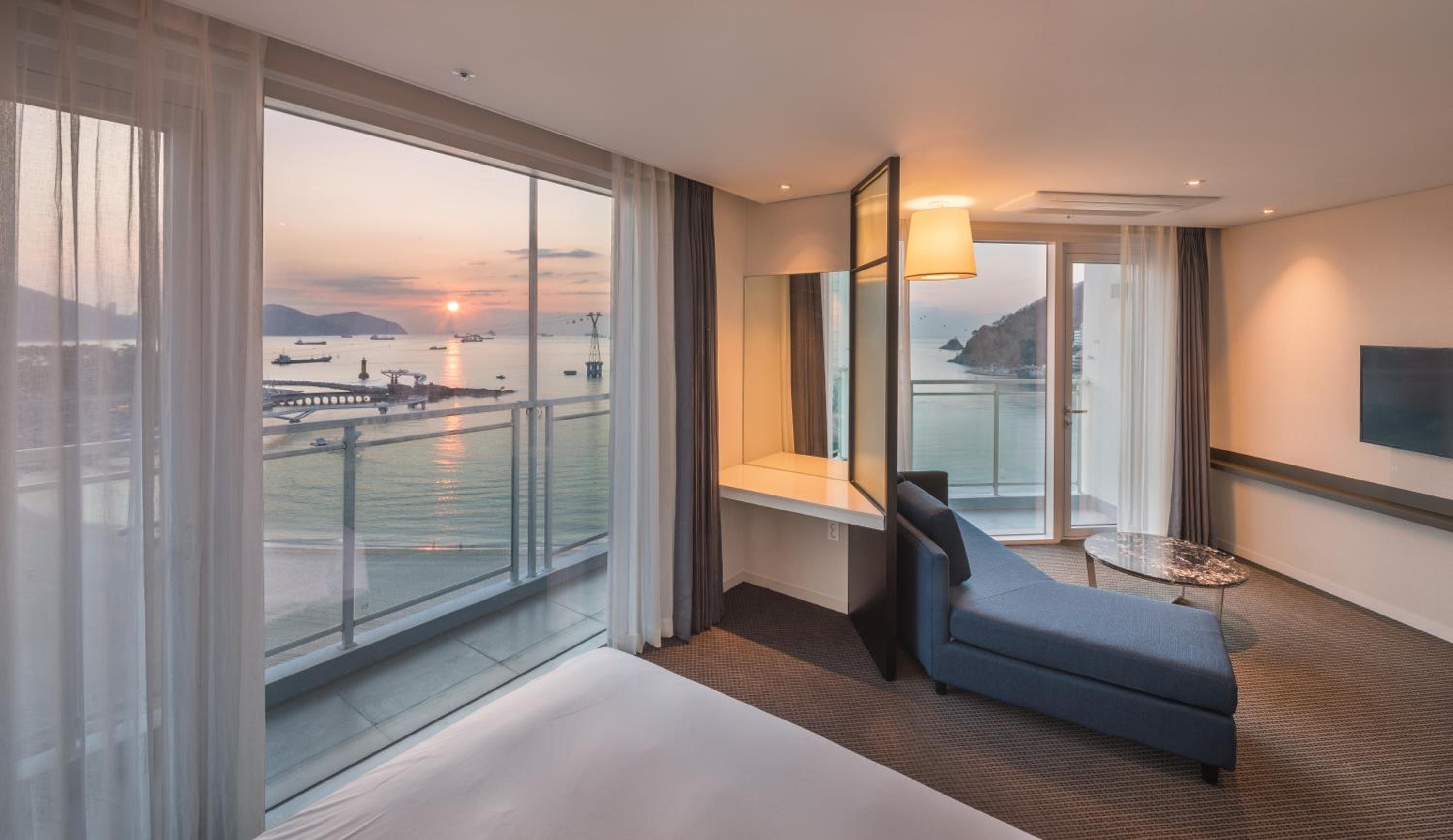 Junior Suite with Ocean View and Terrace - Photo 2