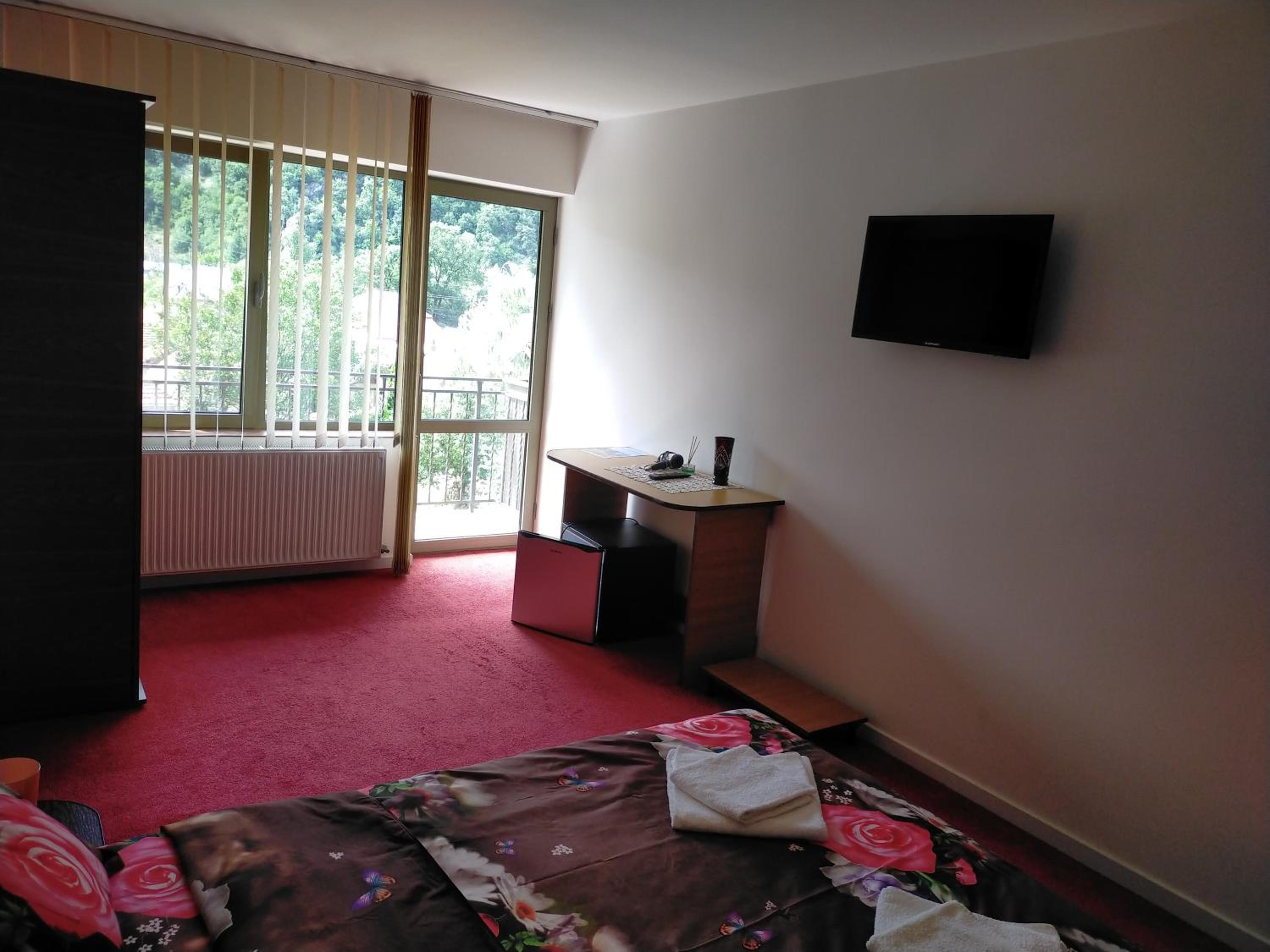 Standard Double Room - Photo 16