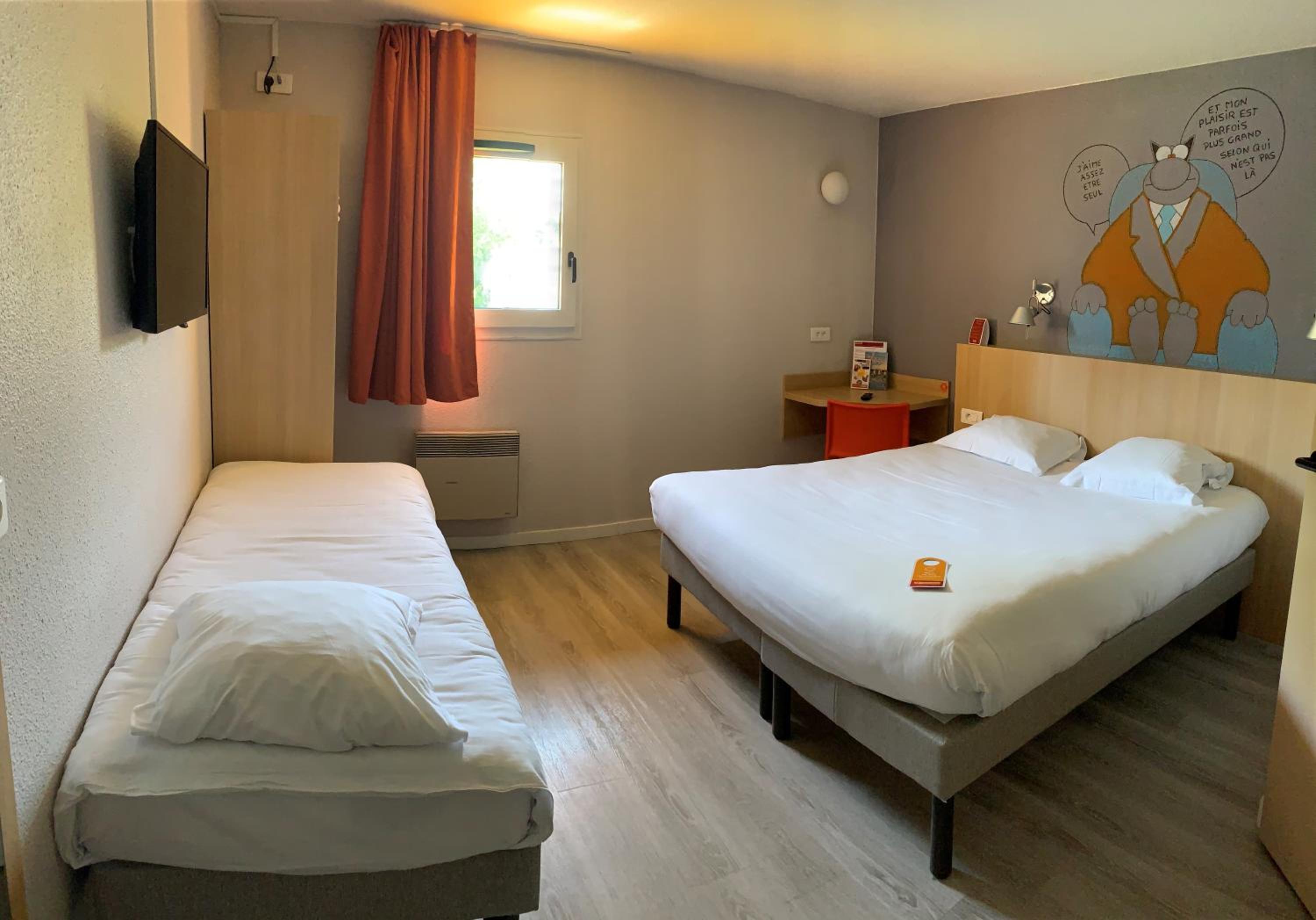 Triple Room (1 Double Bed + 1 Single Bed)