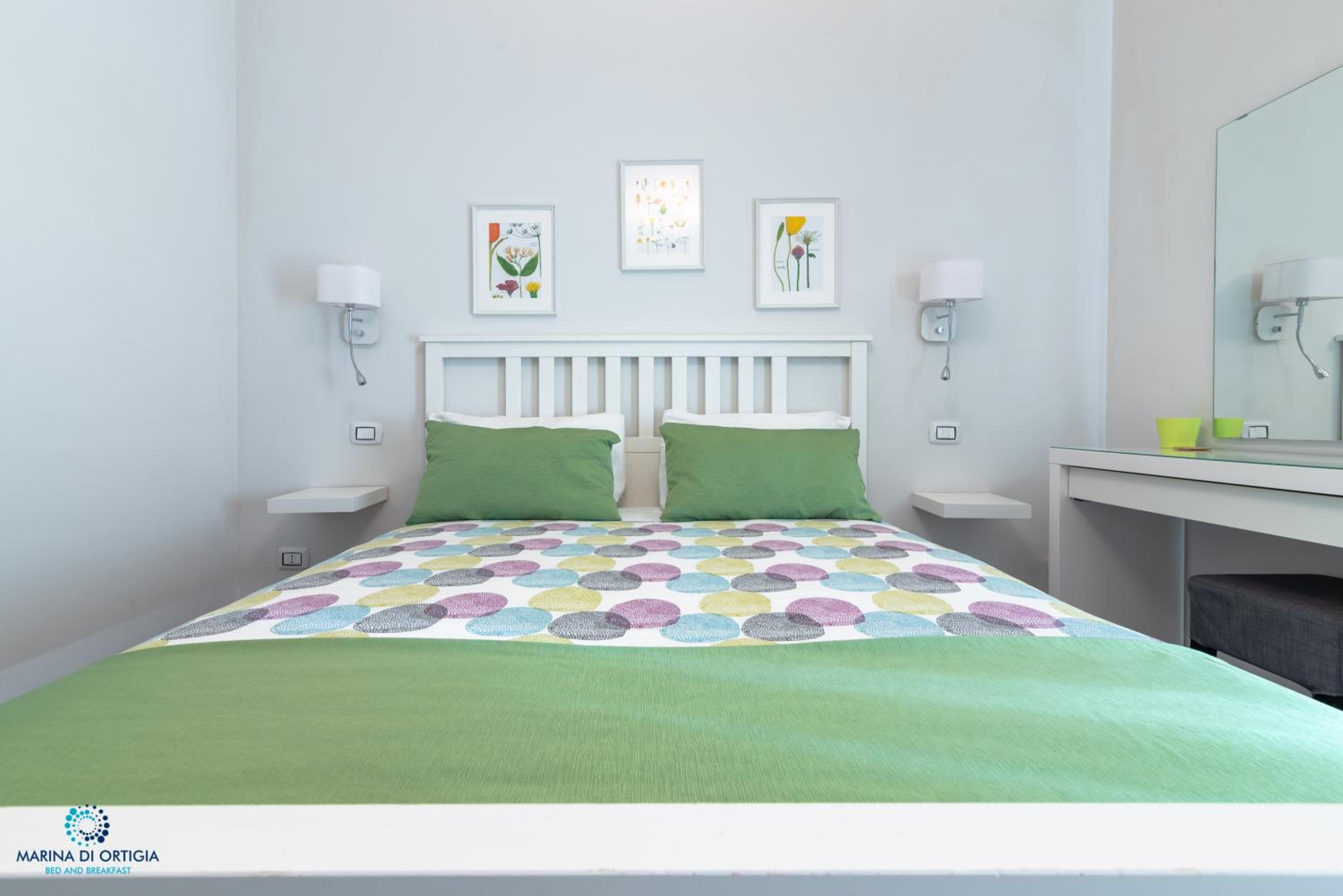 Double Room with Balcony - Photo 3