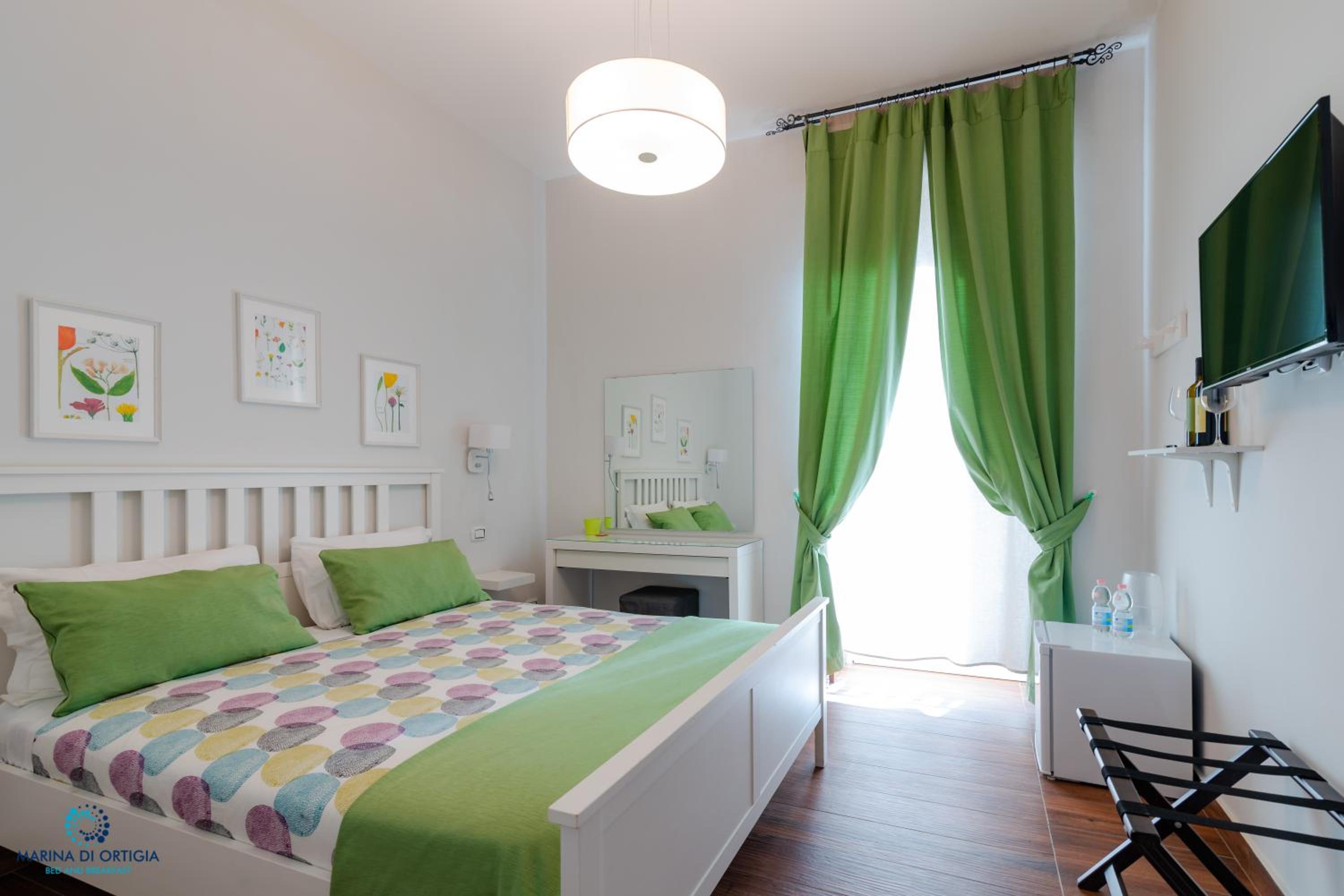 Double Room with Balcony - Photo 4