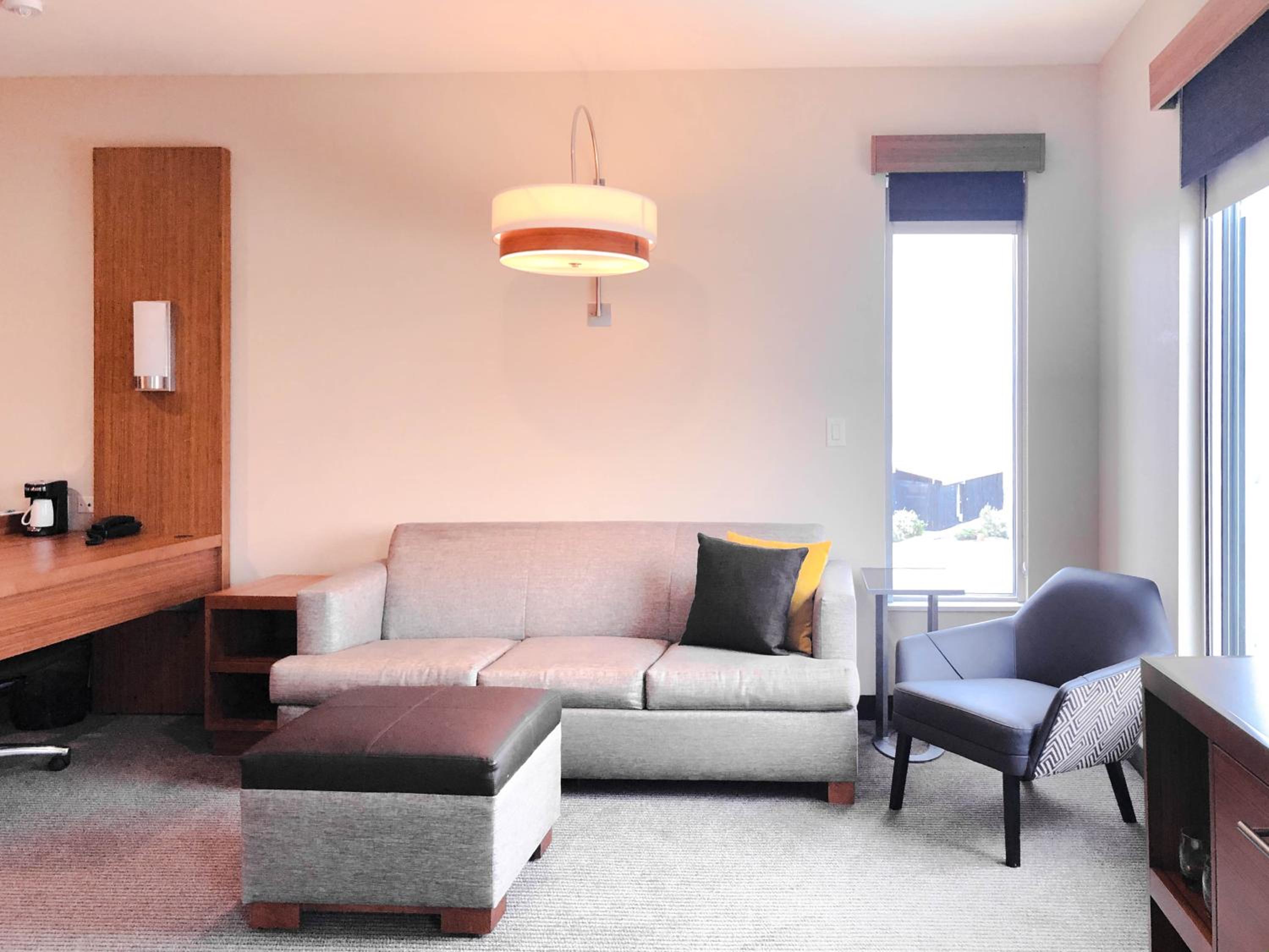 Corner King Room with Sofa Bed photo 3