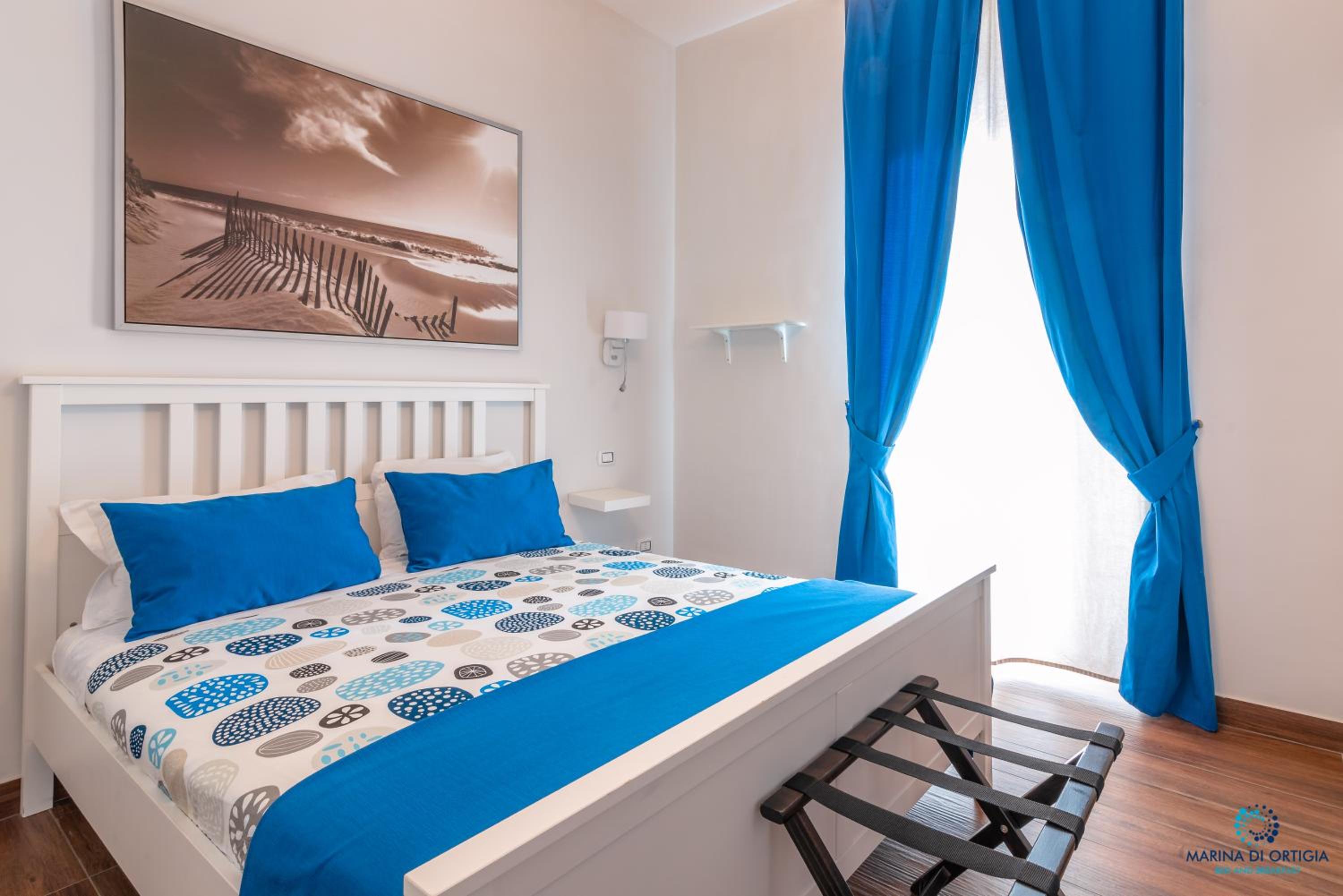 Deluxe Double Room with Balcony - Photo 6
