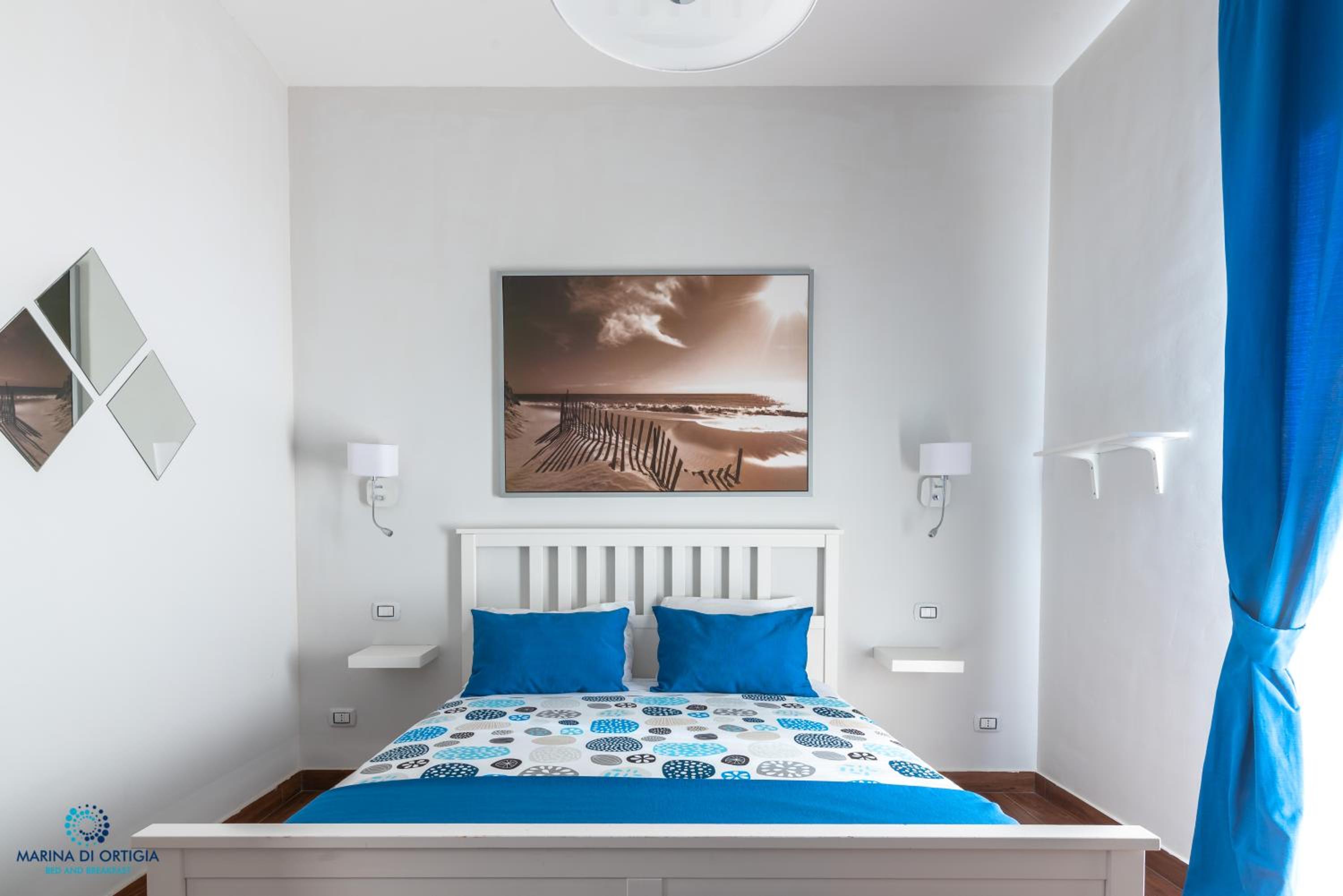 Deluxe Double Room with Balcony - Photo 8