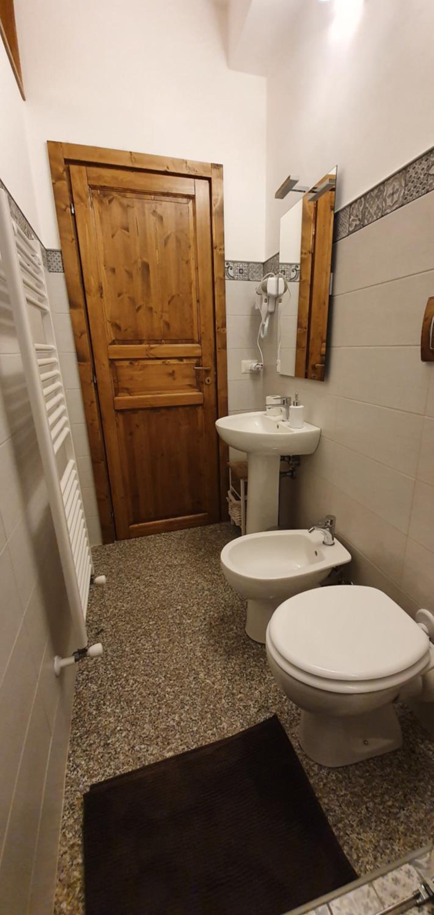 Double Room with Balcony (3 Adults) - Photo 9