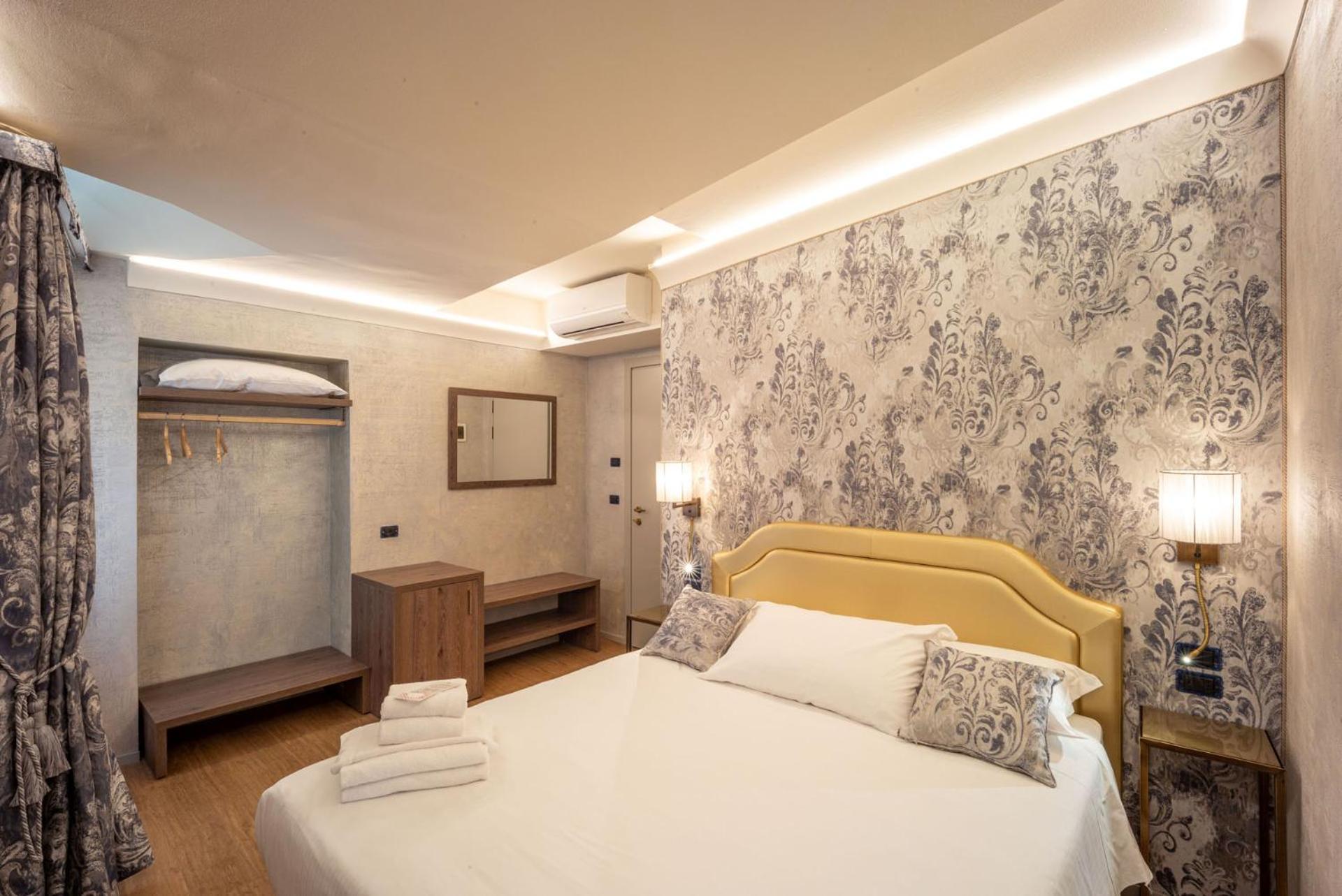 Double or Twin Room photo 3